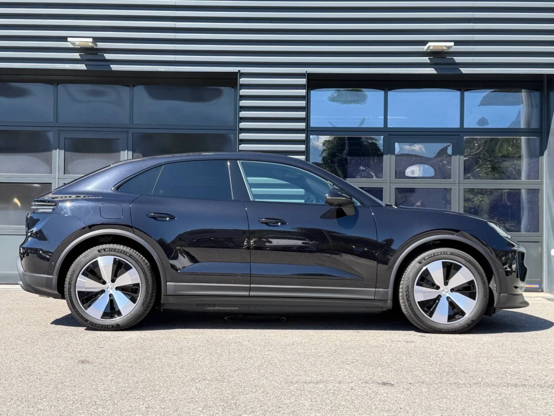 PORSCHE Macan 4-image-7