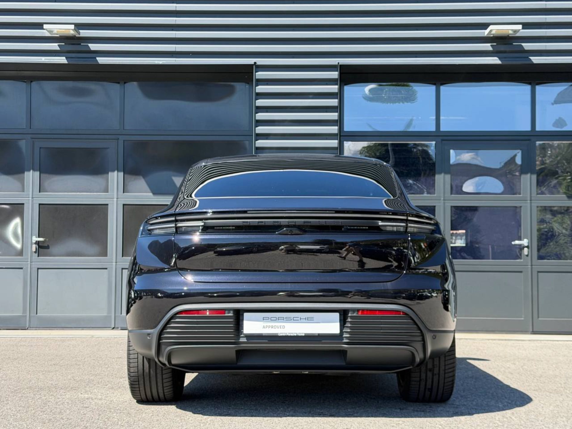 PORSCHE Macan 4-image-5