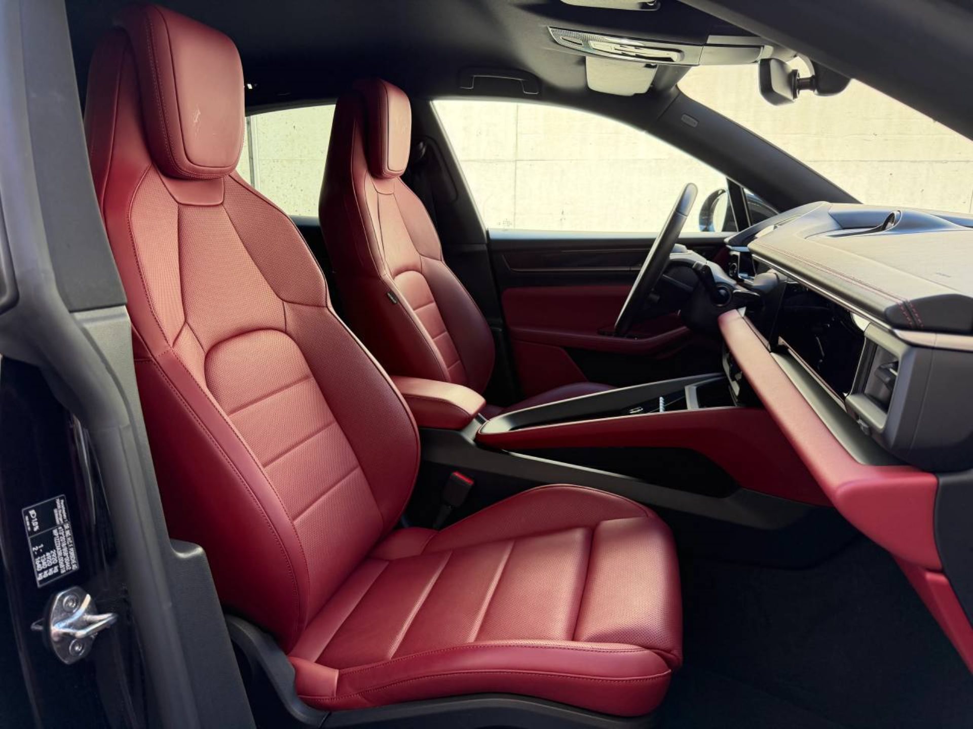 PORSCHE Macan 4-image-17