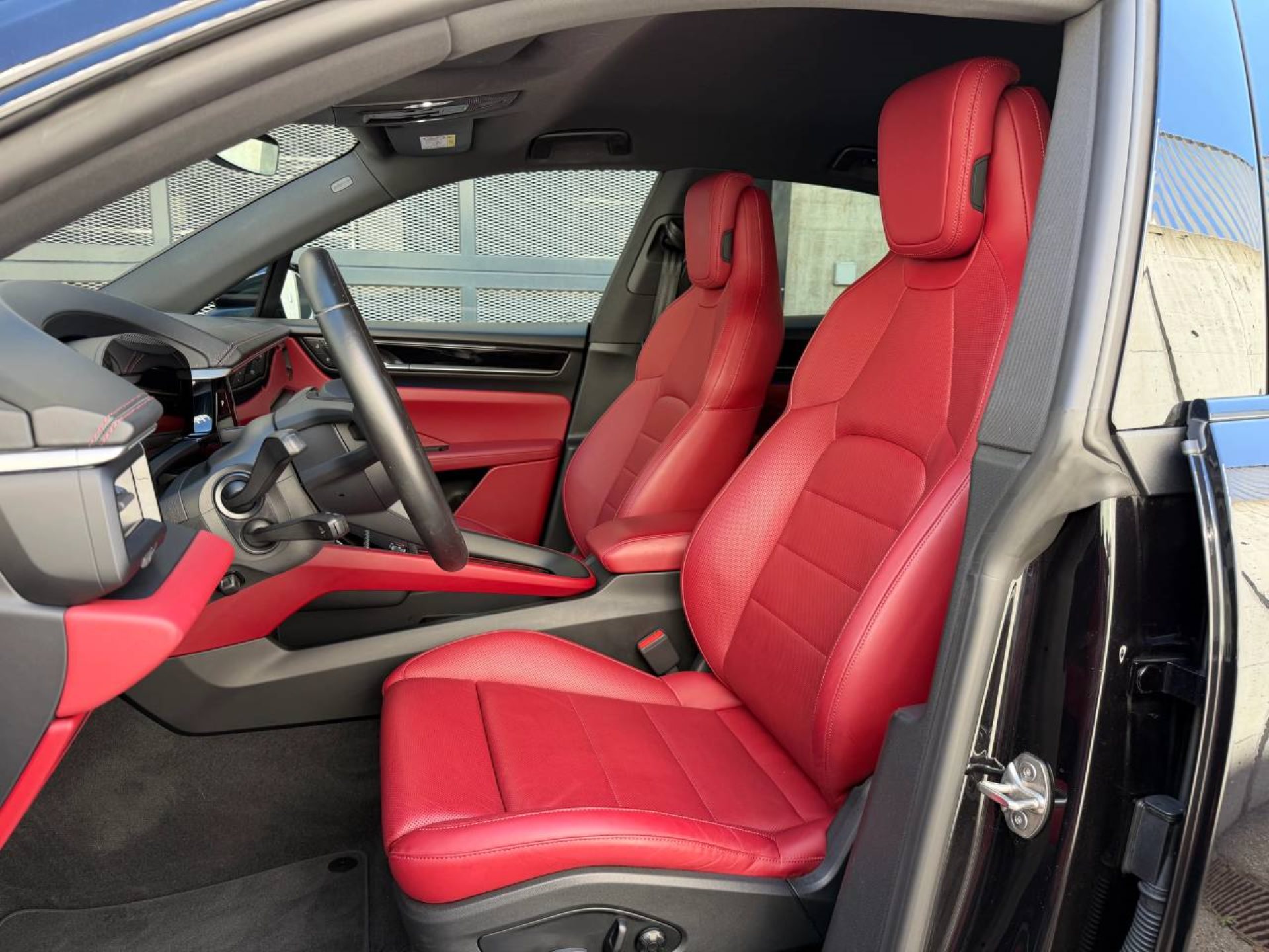 PORSCHE Macan 4-image-16