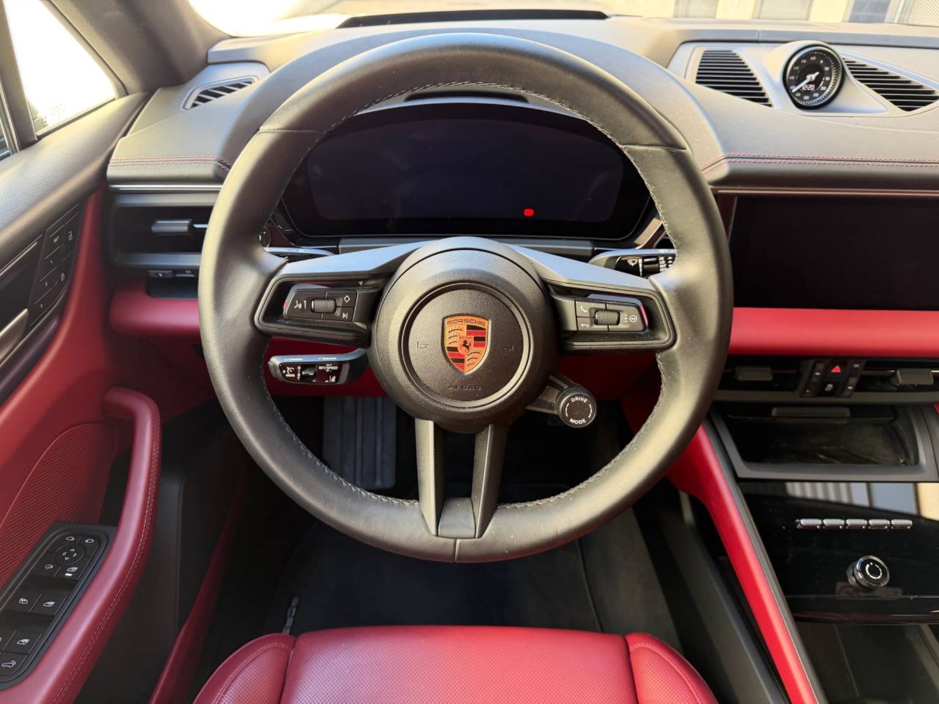 PORSCHE Macan 4-image-14