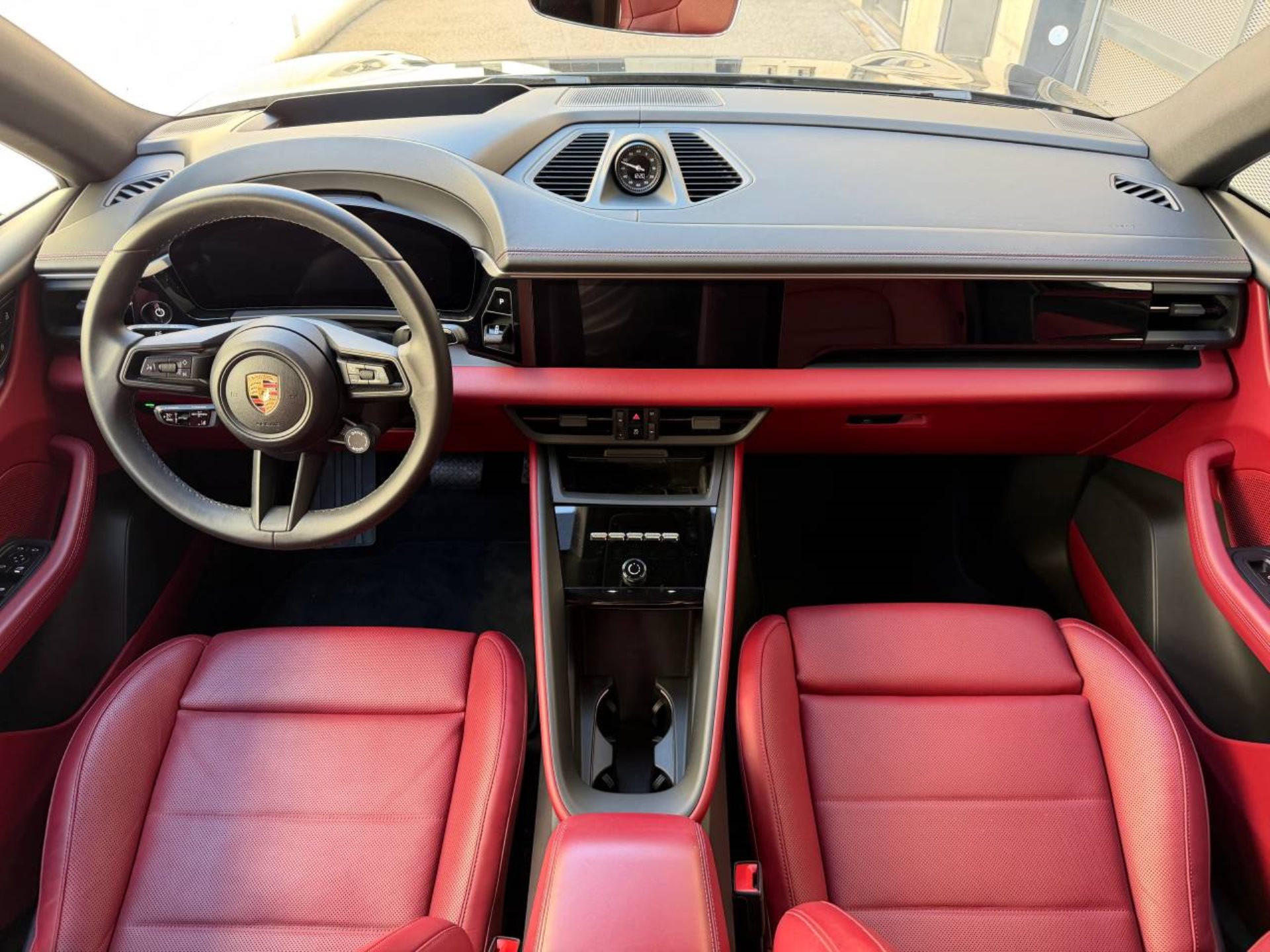 PORSCHE Macan 4-image-15
