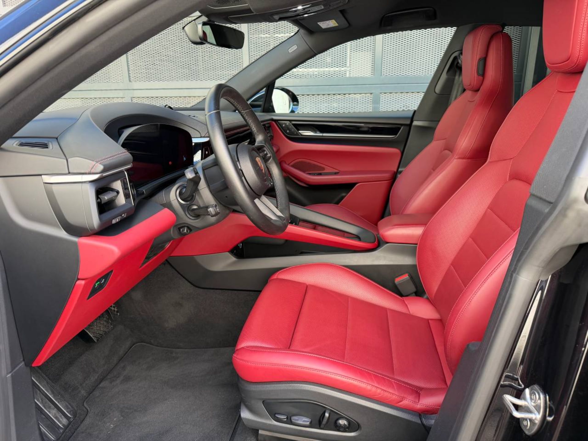 PORSCHE Macan 4-image-4