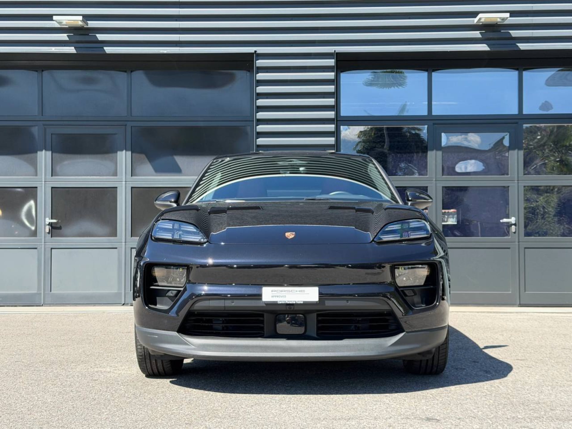 PORSCHE Macan 4-image-9