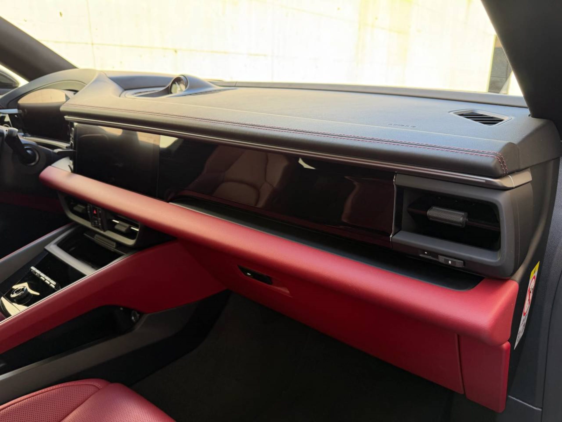 PORSCHE Macan 4-image-28