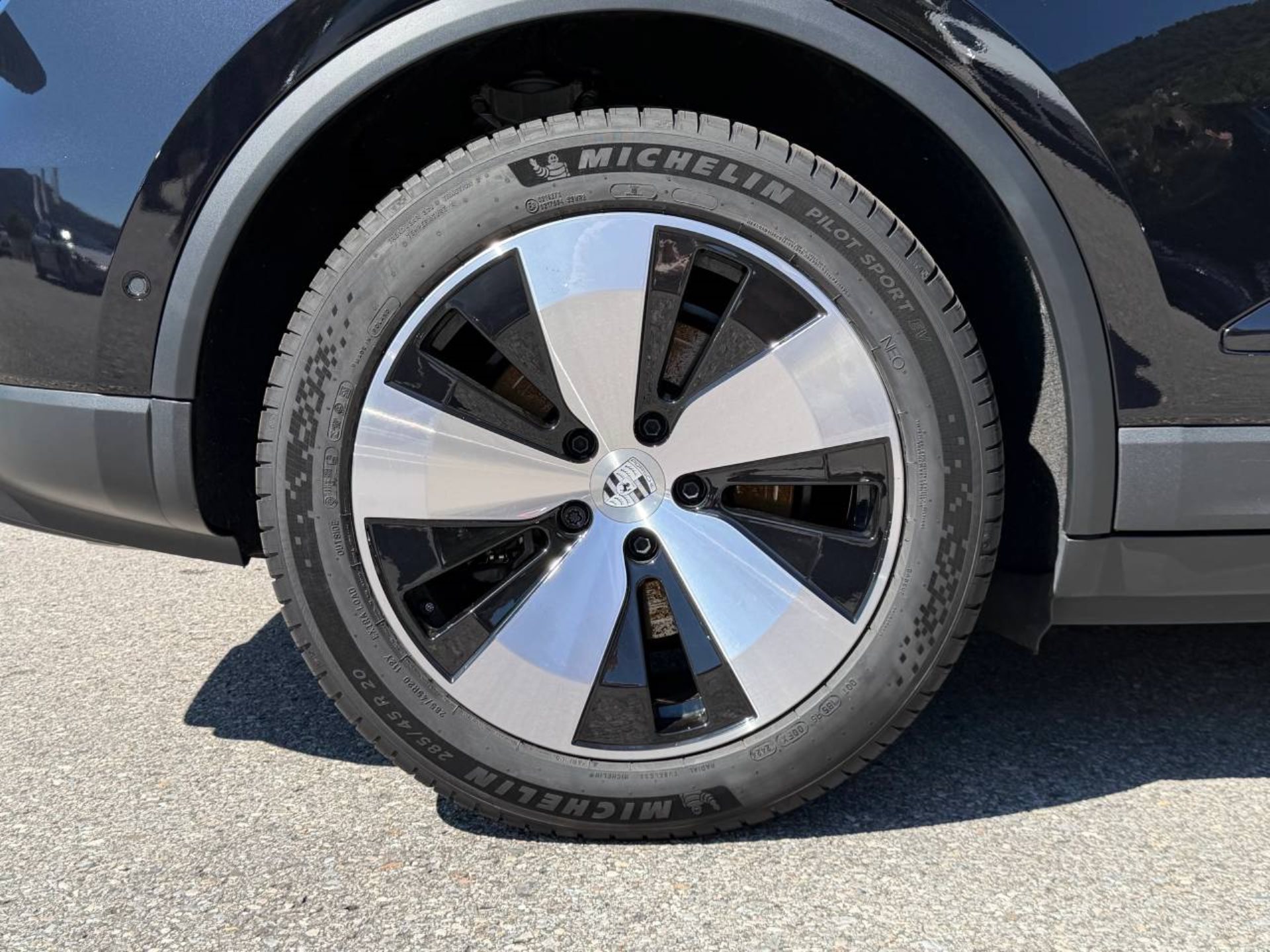 PORSCHE Macan 4-image-11
