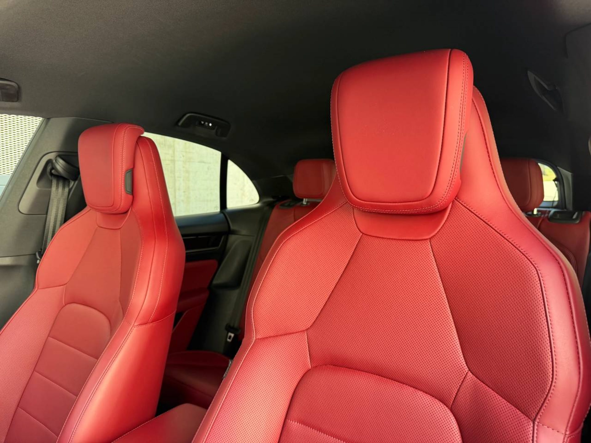 PORSCHE Macan 4-image-27