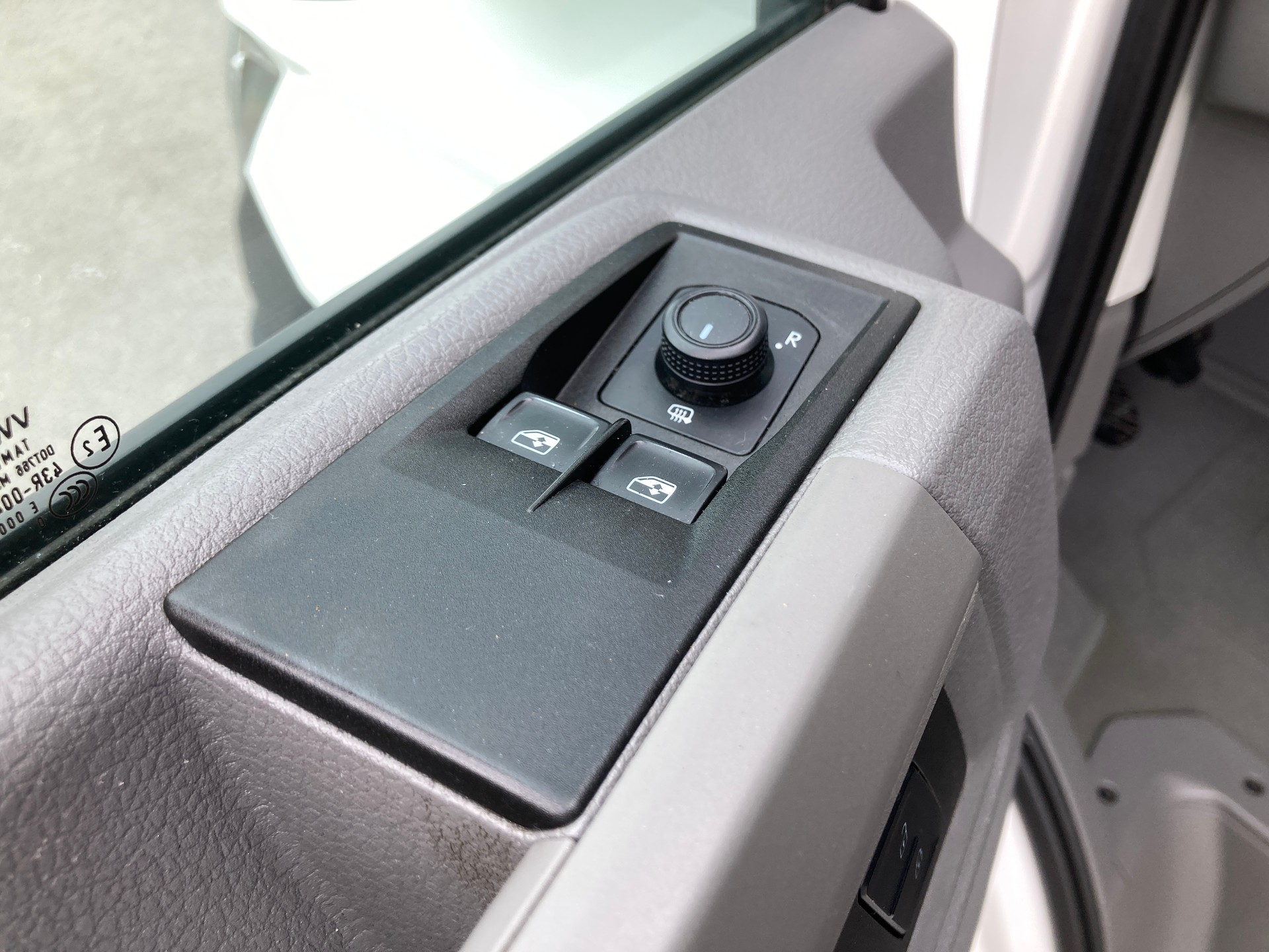 VW Crafter 35 2.0 TDI L3 mit Hebebühne-image-9