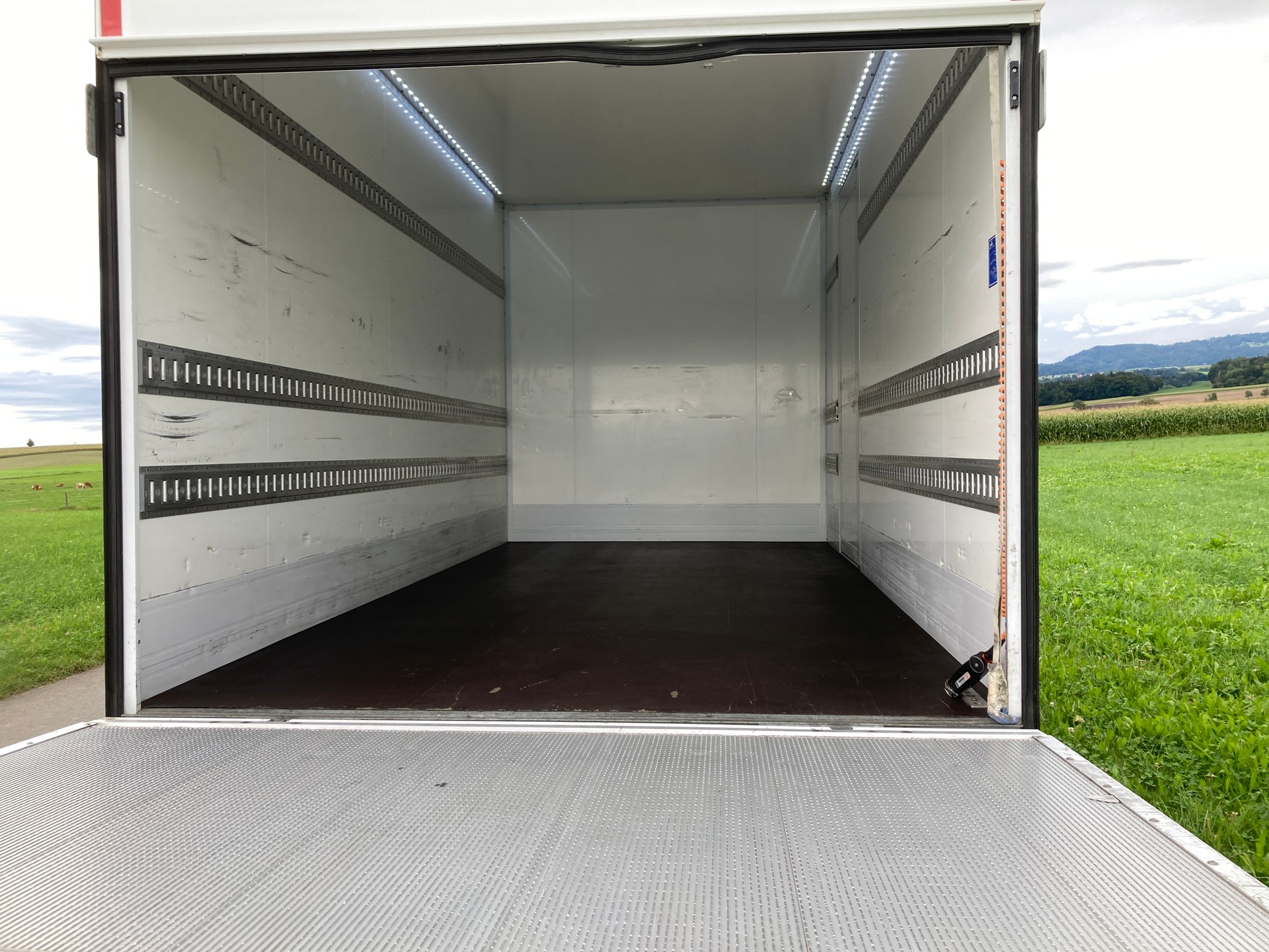 VW Crafter 35 2.0 TDI L3 mit Hebebühne-image-5