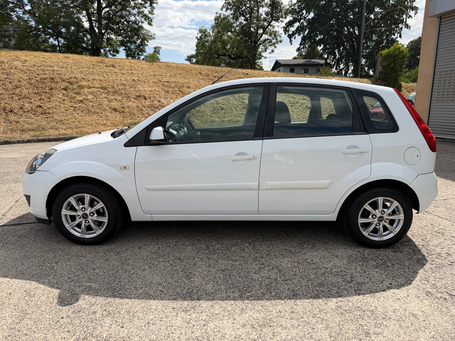 FORD Fiesta 1.4 16V Ambiente-image-1