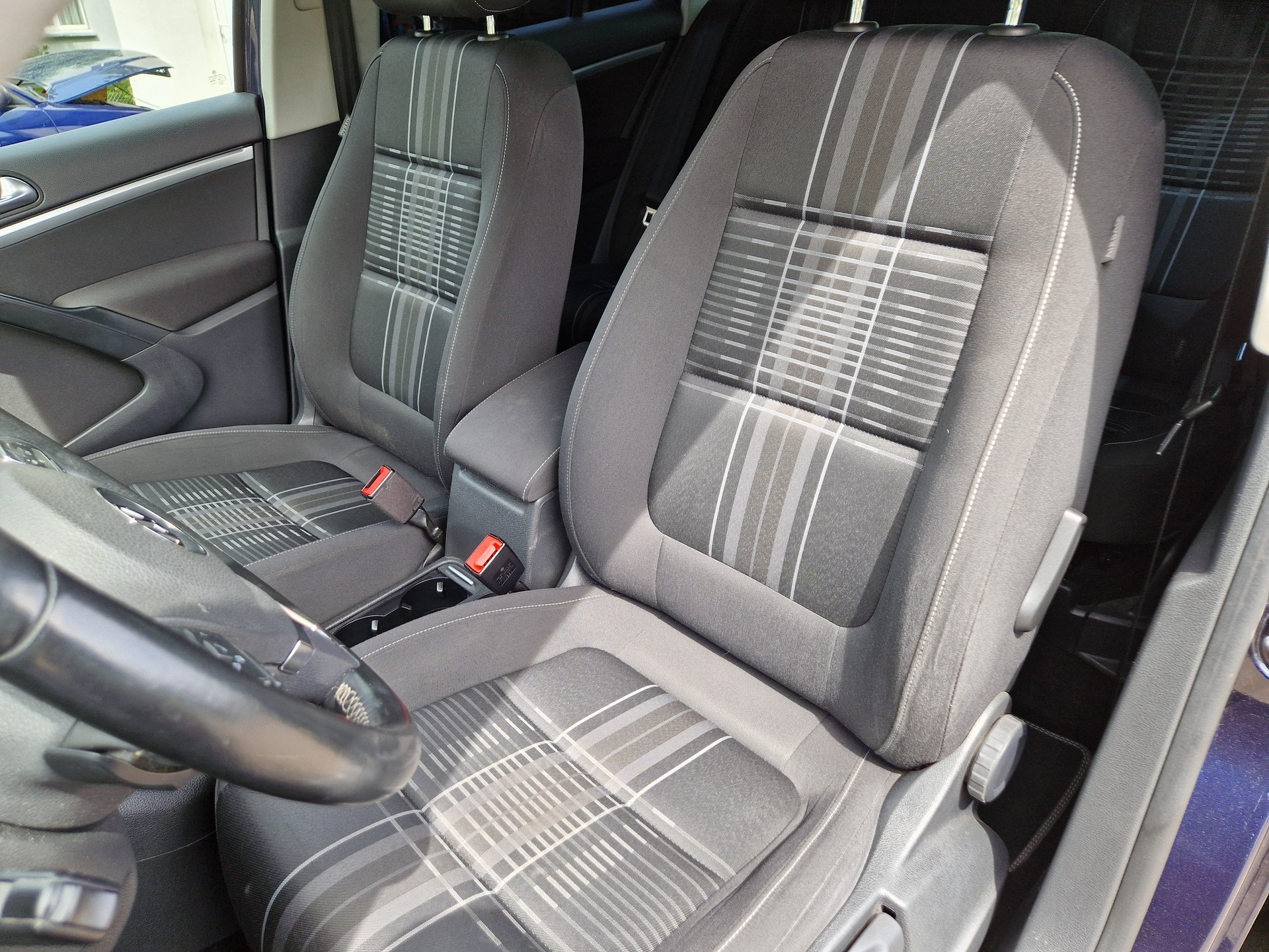 VW Tiguan 2.0 TDI Lounge 4Motion DSG-image-7