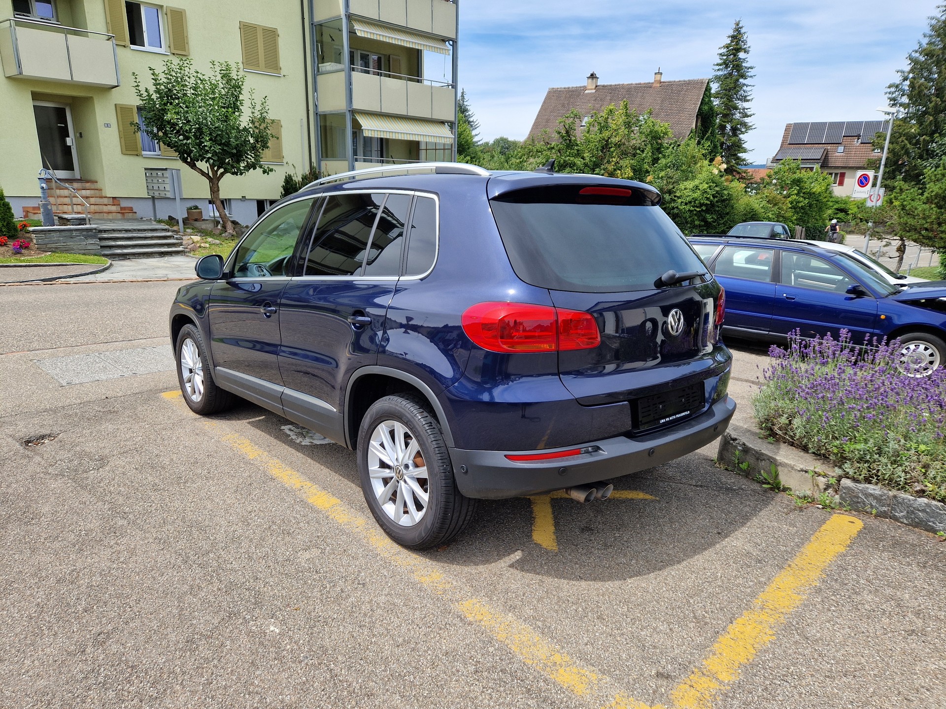 VW Tiguan 2.0 TDI Lounge 4Motion DSG-image-1