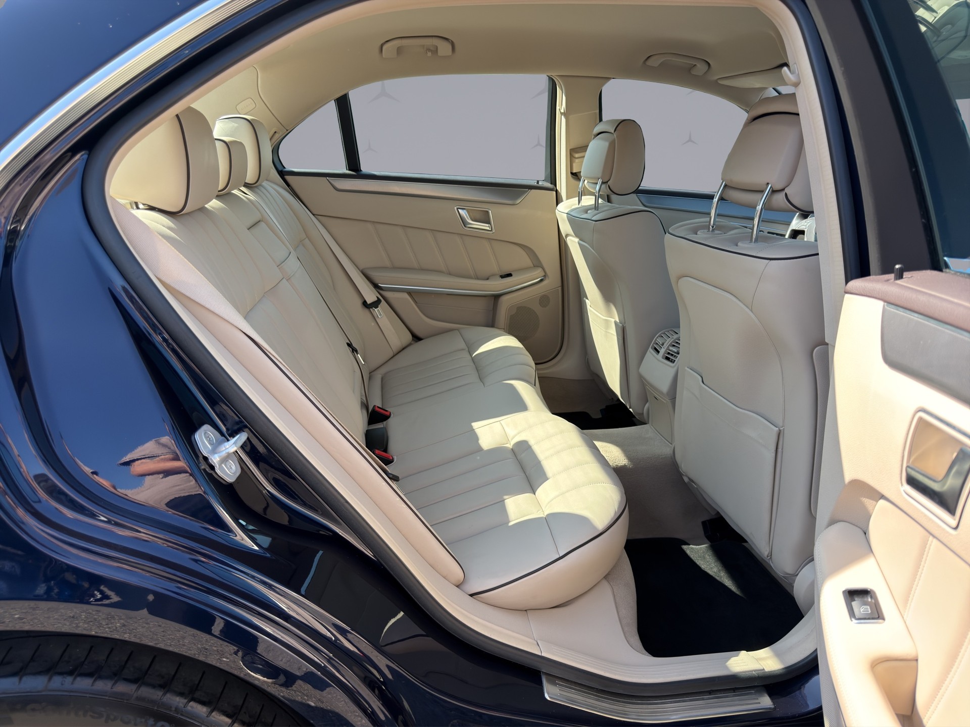 MERCEDES-BENZ E 400 V6 Avantgarde 4matic-image-16