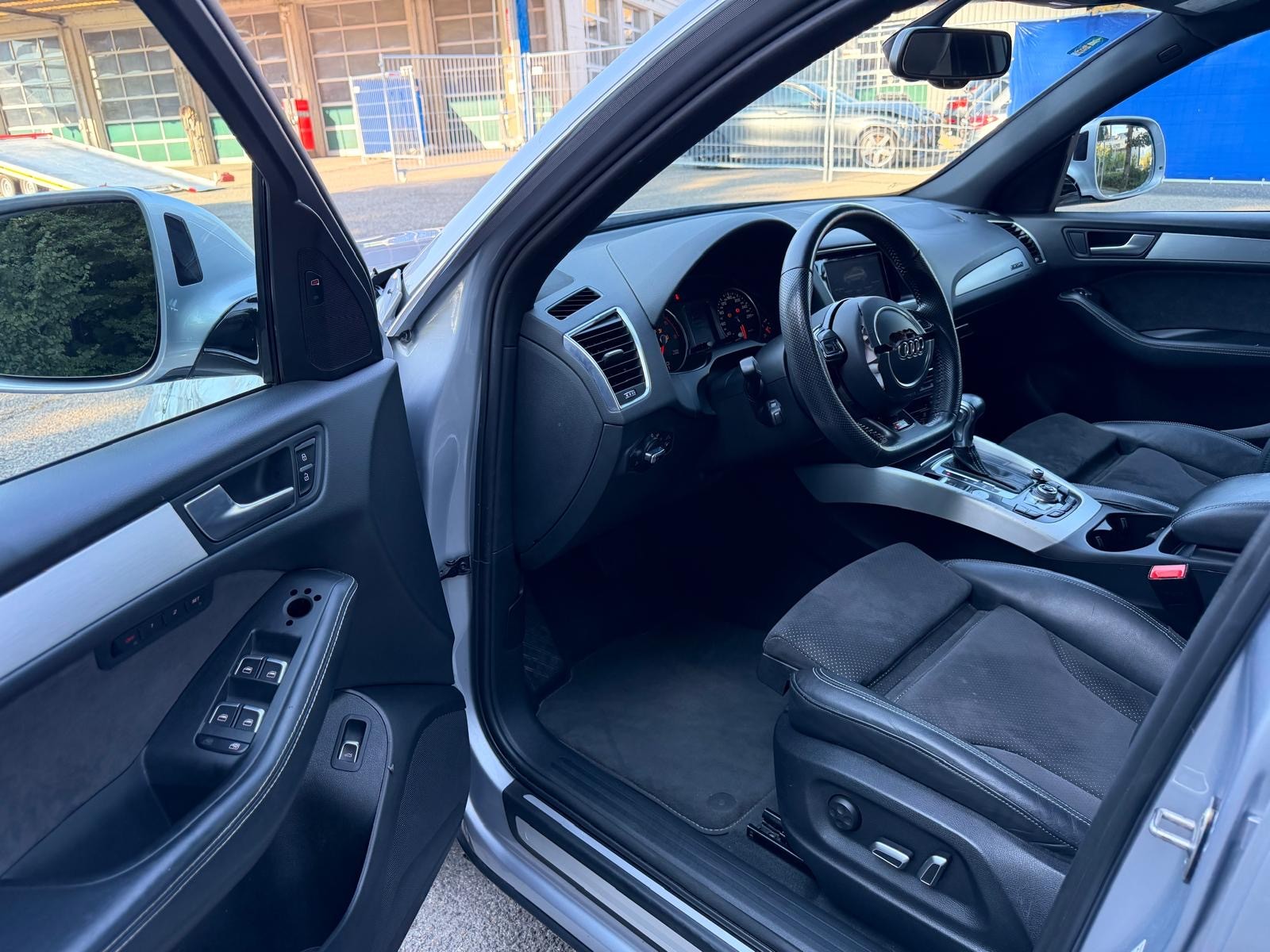 AUDI Q5 3.0 TDI clean quattro S-tronic-image-8