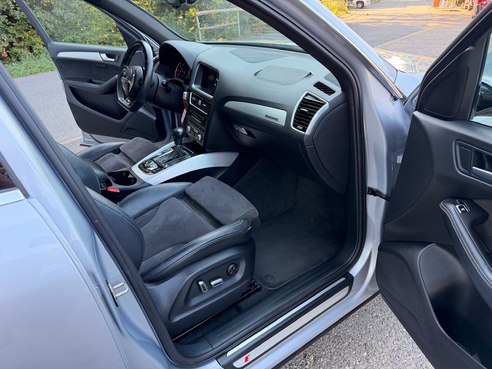 AUDI Q5 3.0 TDI clean quattro S-tronic-image-11
