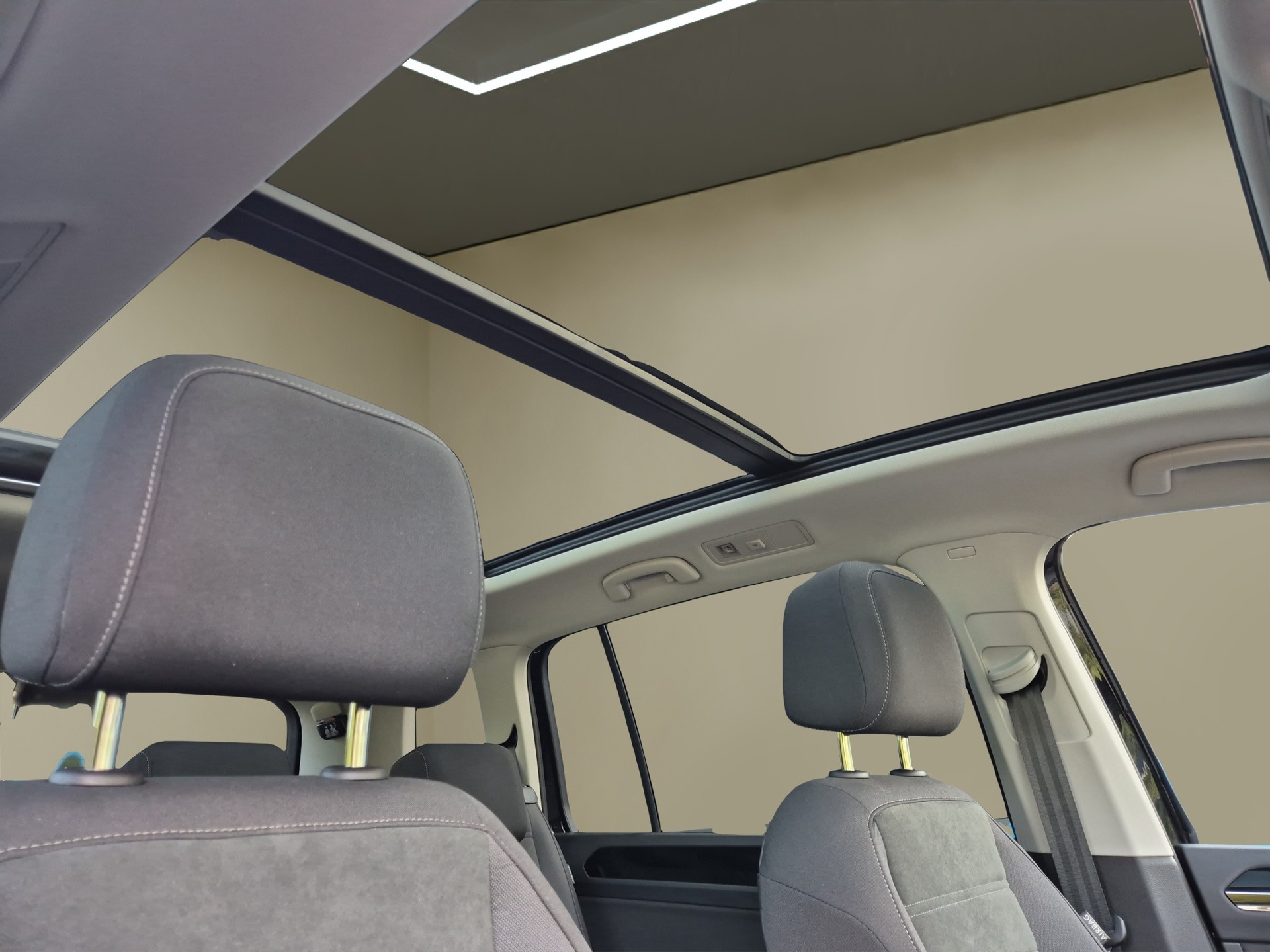 VW Touran 2.0 TDI BlueMotion Technology Highline DSG-image-22