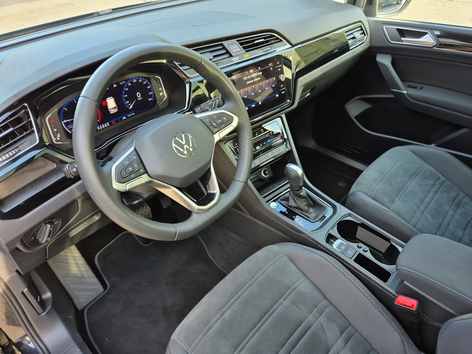VW Touran 2.0 TDI BlueMotion Technology Highline DSG-image-9