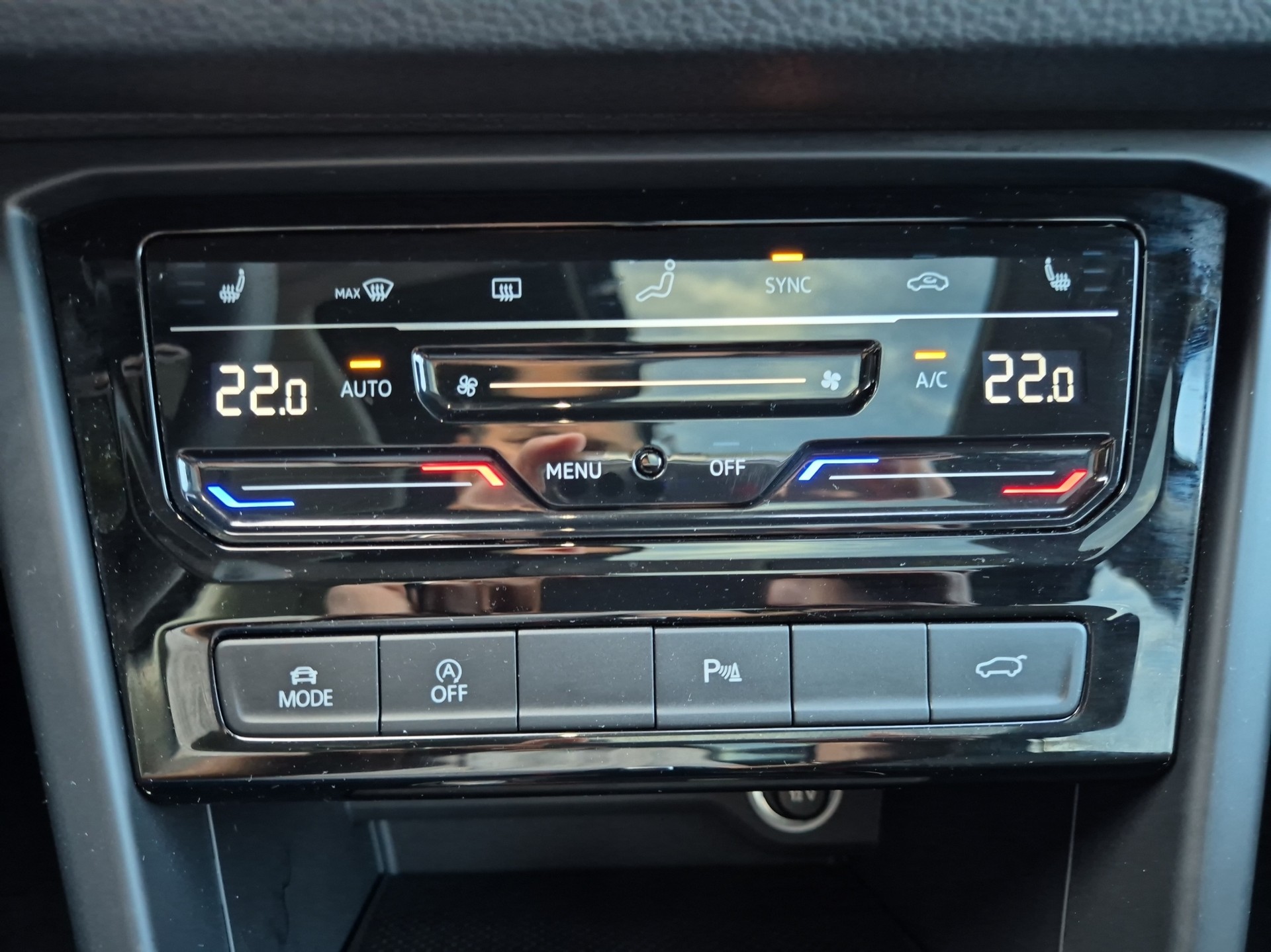 VW Touran 2.0 TDI BlueMotion Technology Highline DSG-image-17