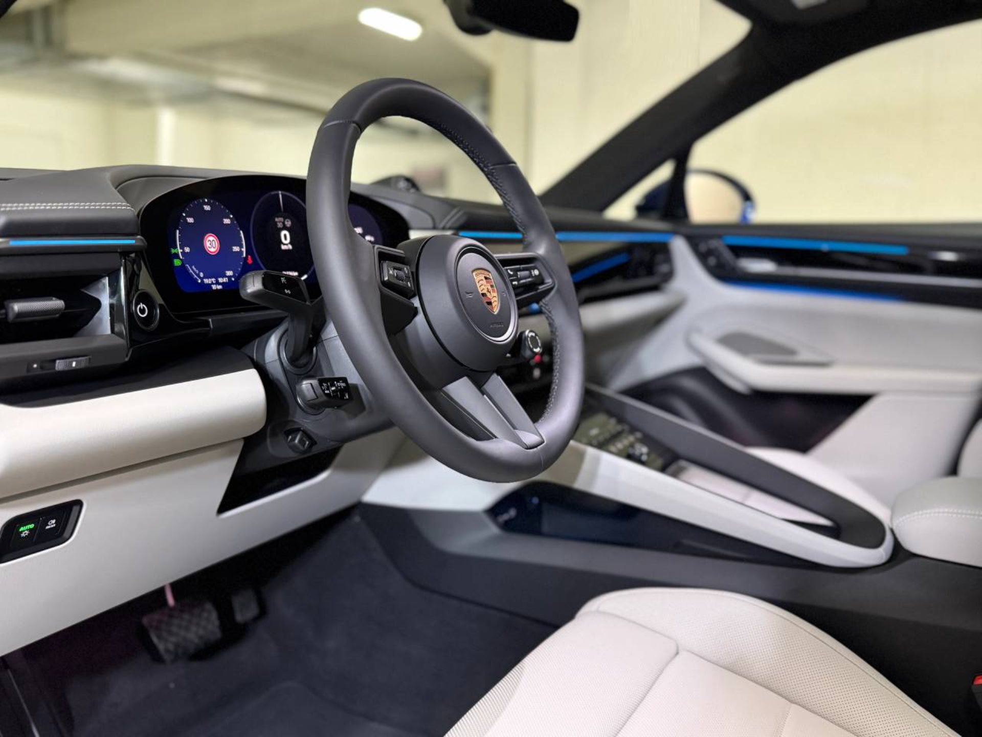 PORSCHE Macan 4-image-3