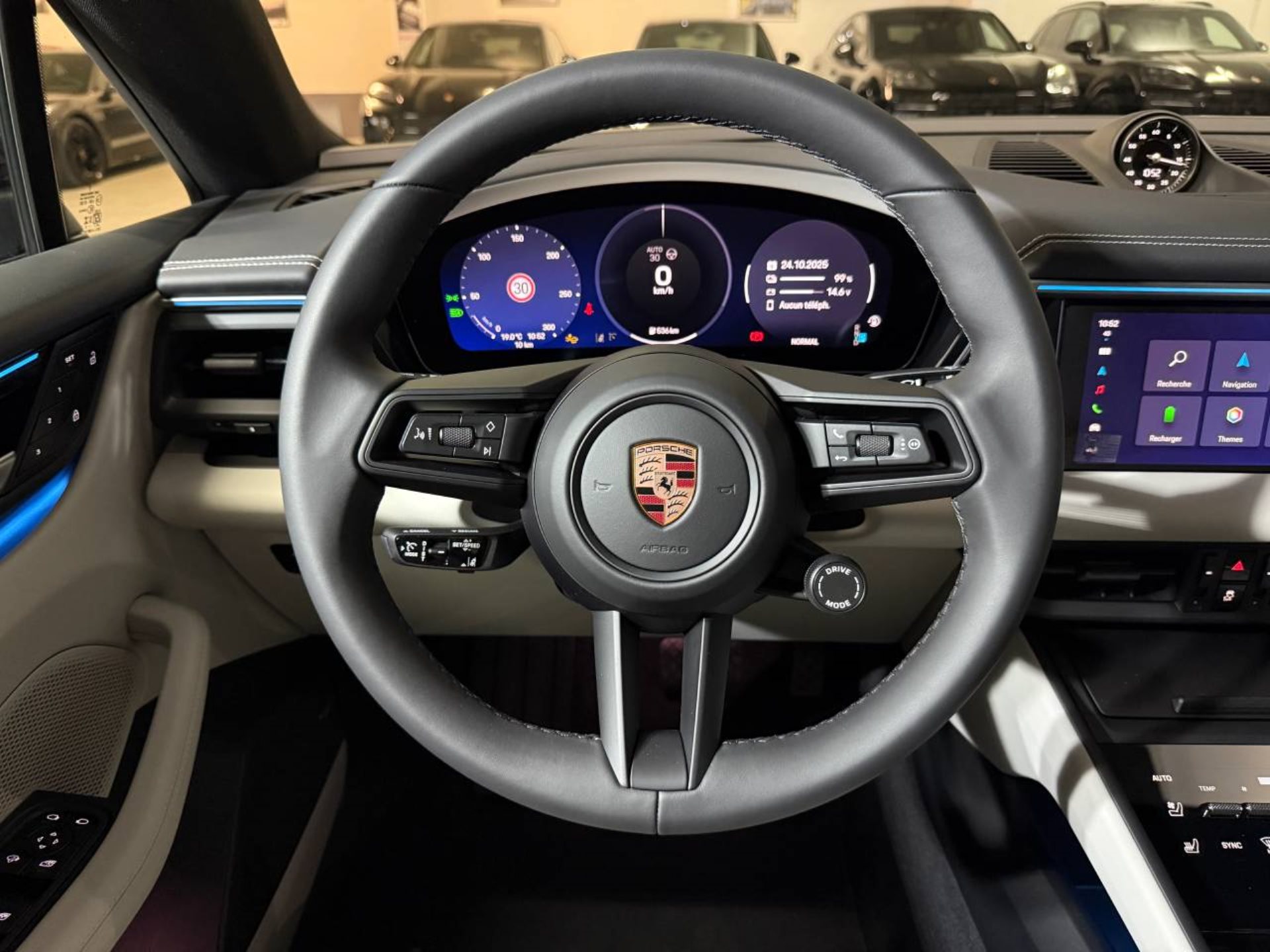 PORSCHE Macan 4-image-10
