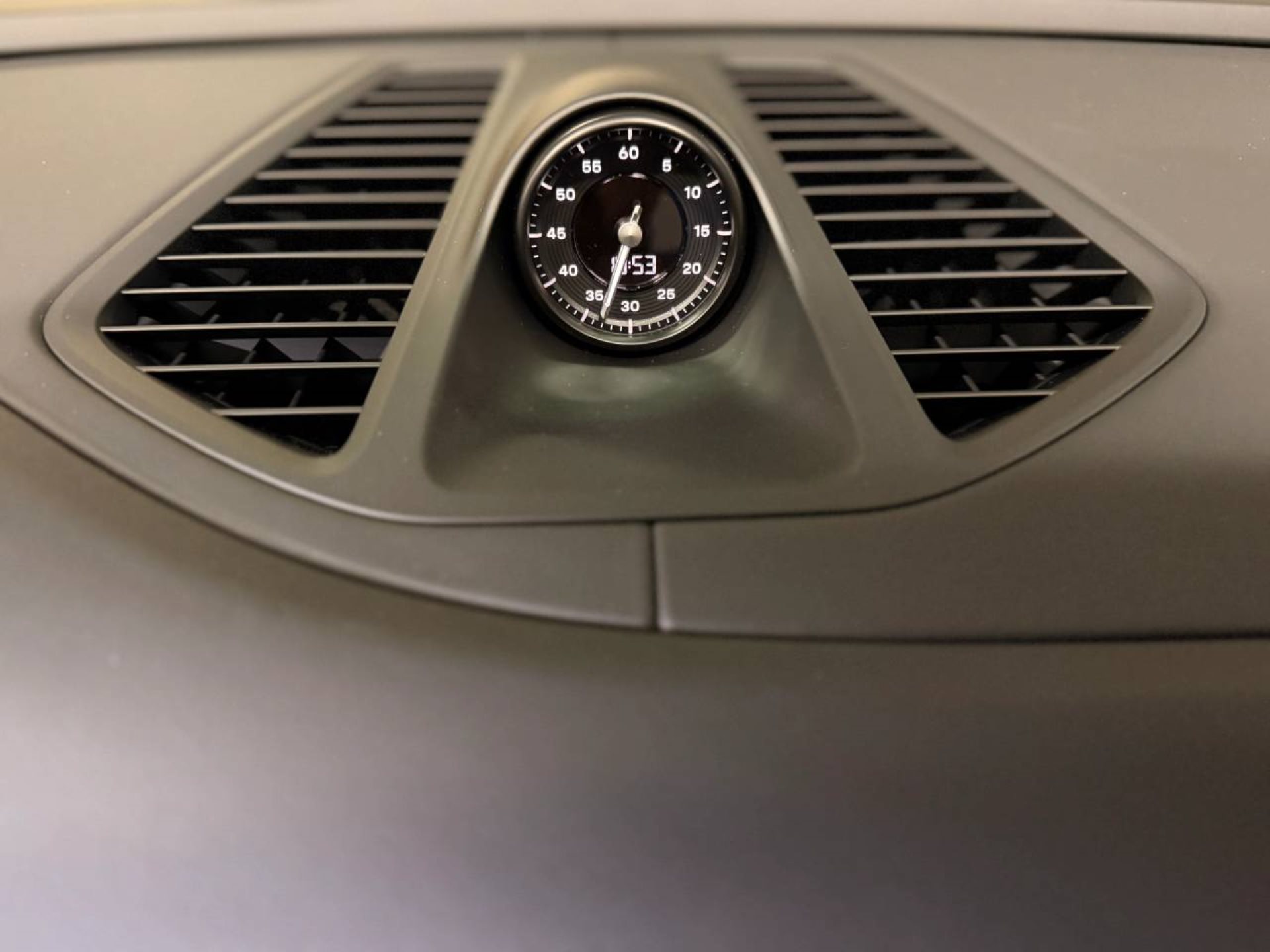 PORSCHE Macan 4-image-24