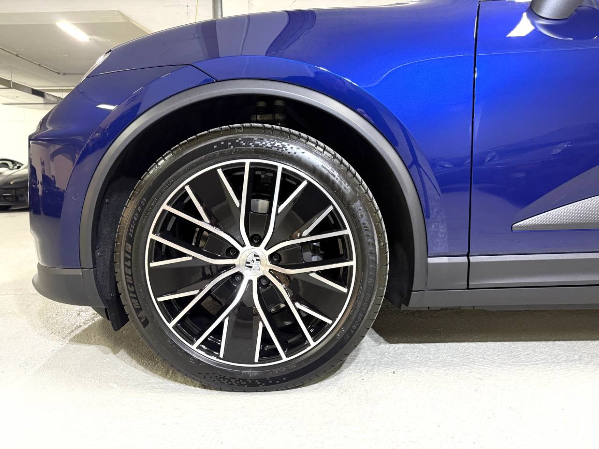 PORSCHE Macan 4-image-9