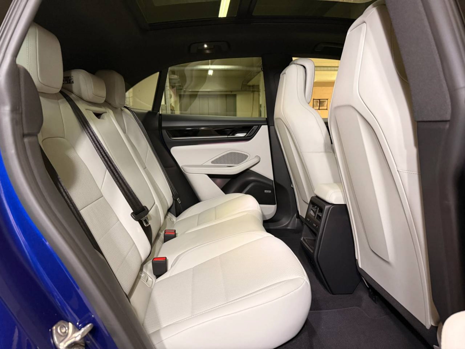PORSCHE Macan 4-image-16