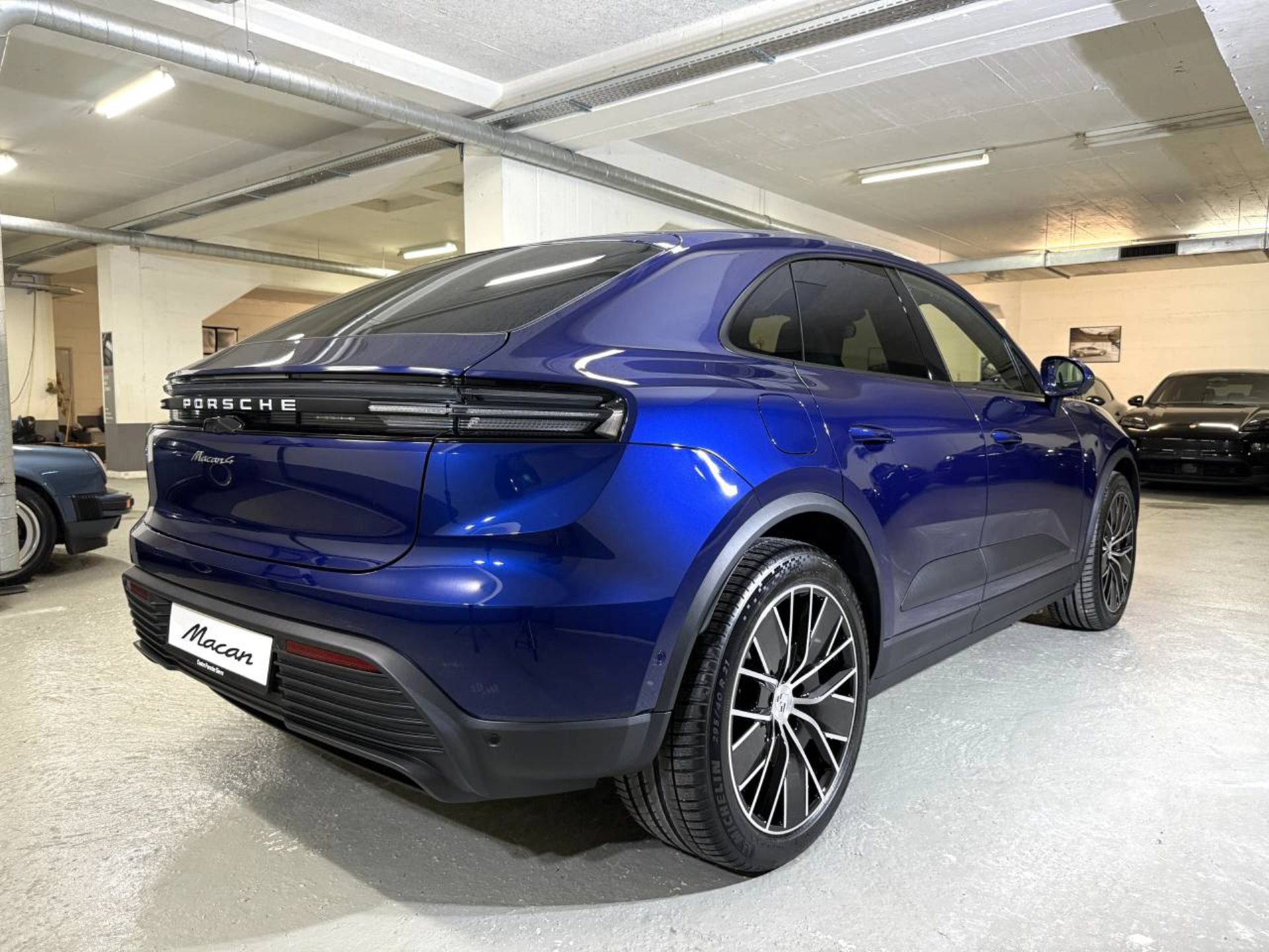 PORSCHE Macan 4-image-6
