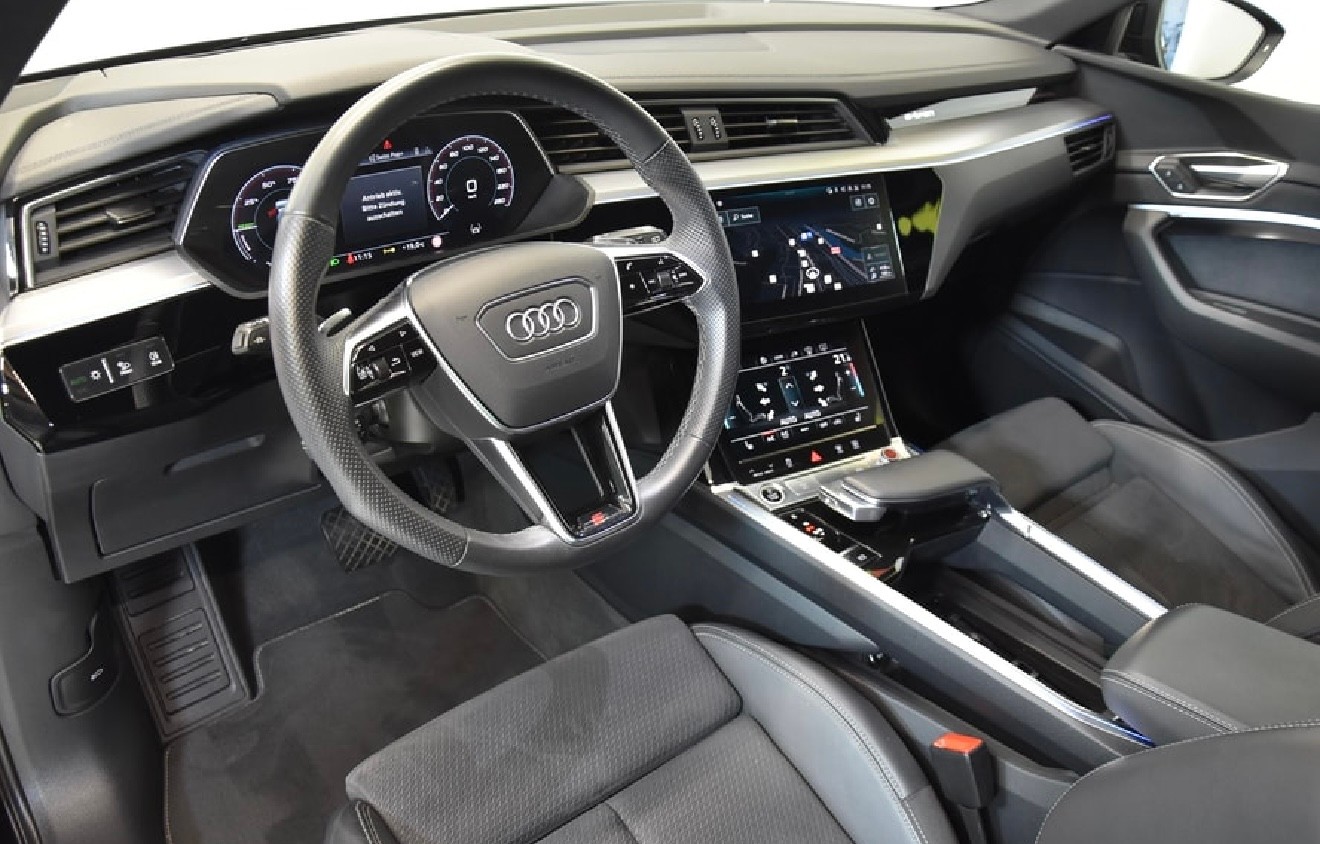 AUDI 55 S Line Black Edition quattro-image-1