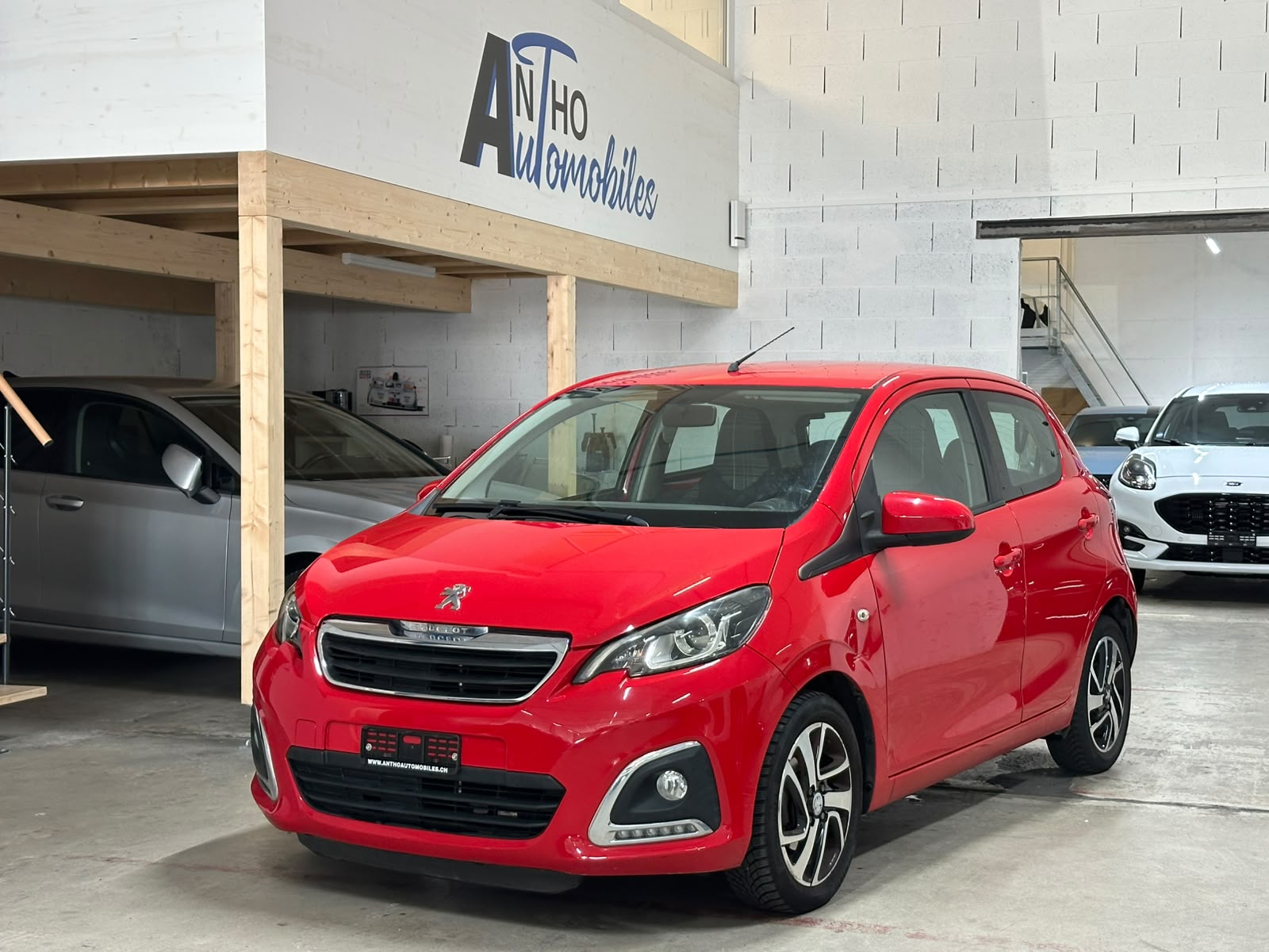 PEUGEOT 108 1.2 VTi Allure-image-0