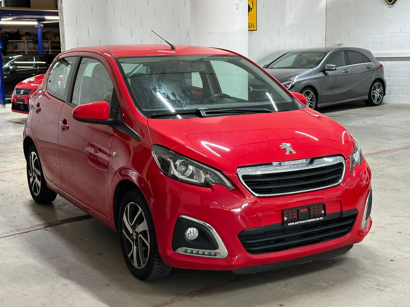 PEUGEOT 108 1.2 VTi Allure-image-1