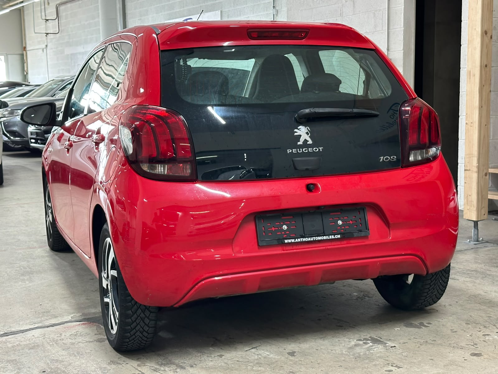 PEUGEOT 108 1.2 VTi Allure-image-3