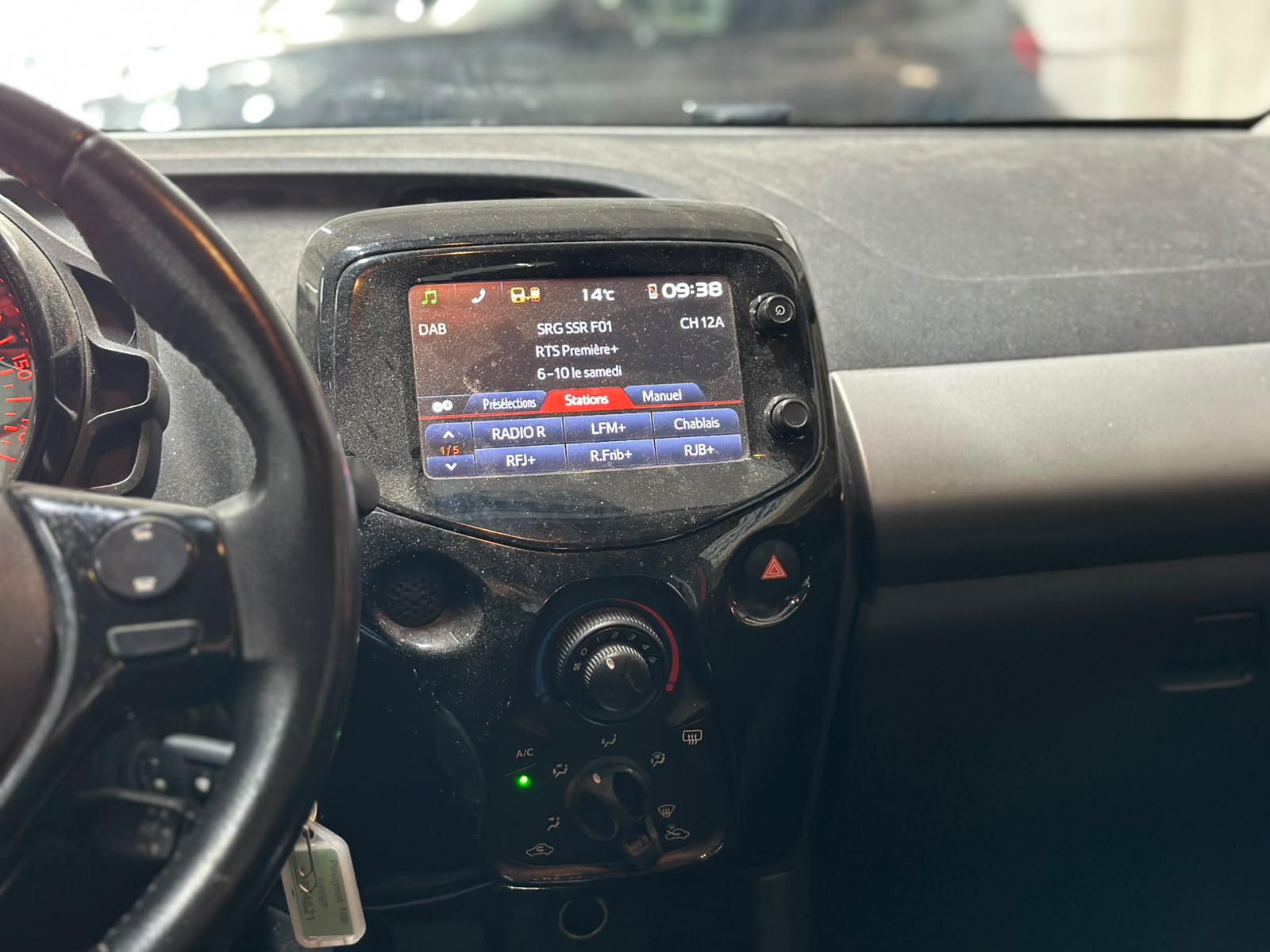 PEUGEOT 108 1.2 VTi Allure-image-11