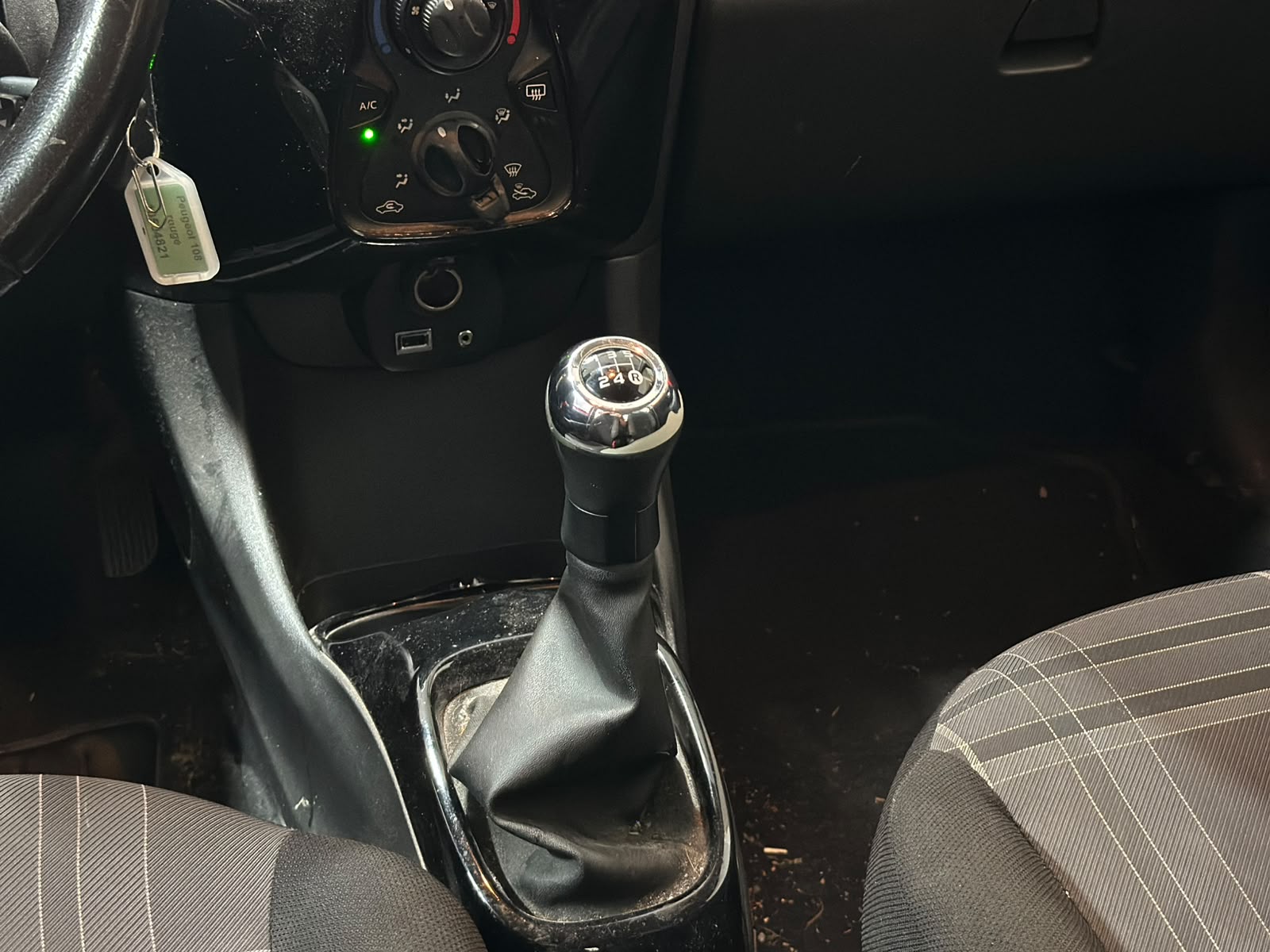 PEUGEOT 108 1.2 VTi Allure-image-10