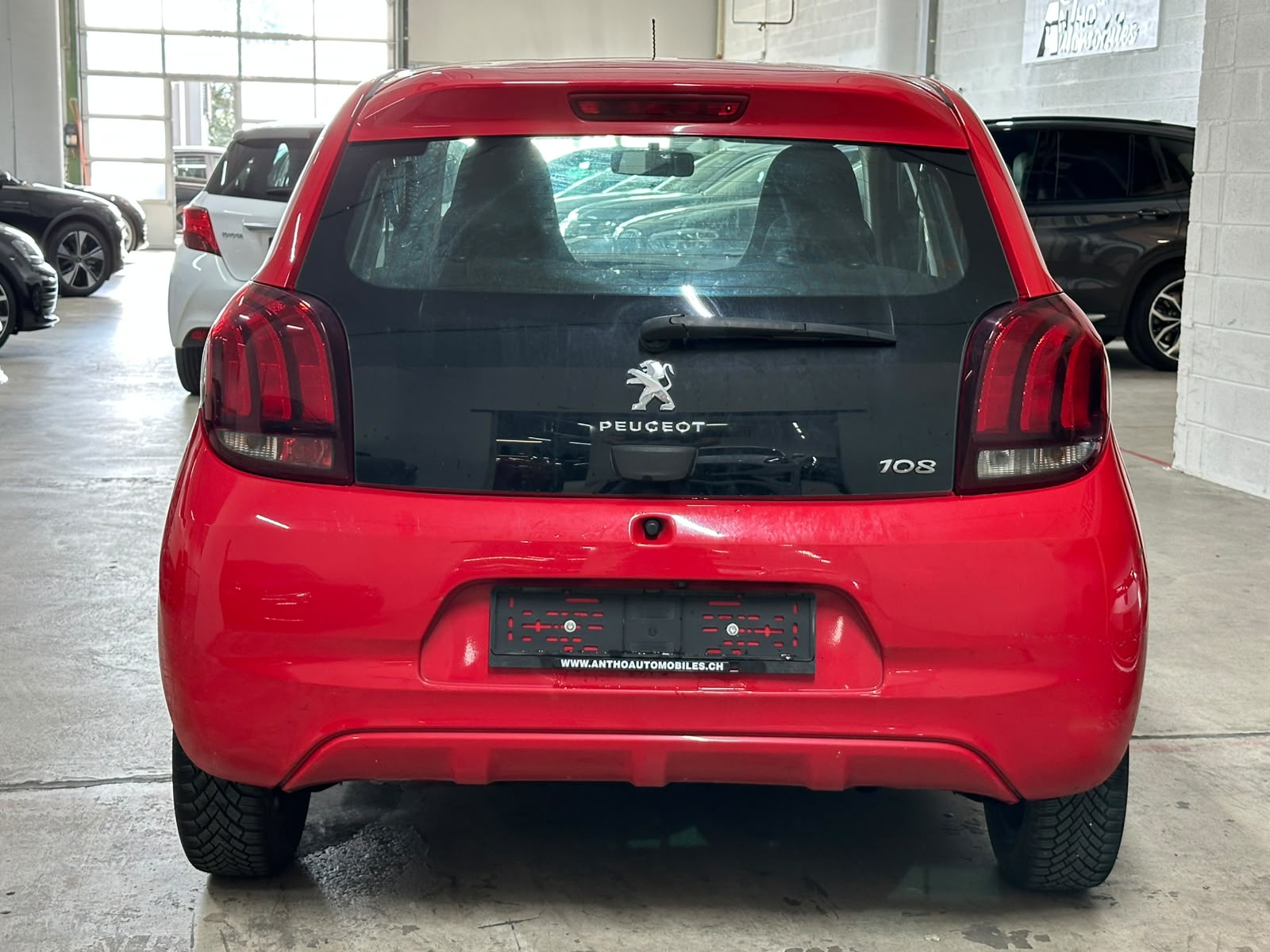 PEUGEOT 108 1.2 VTi Allure-image-4