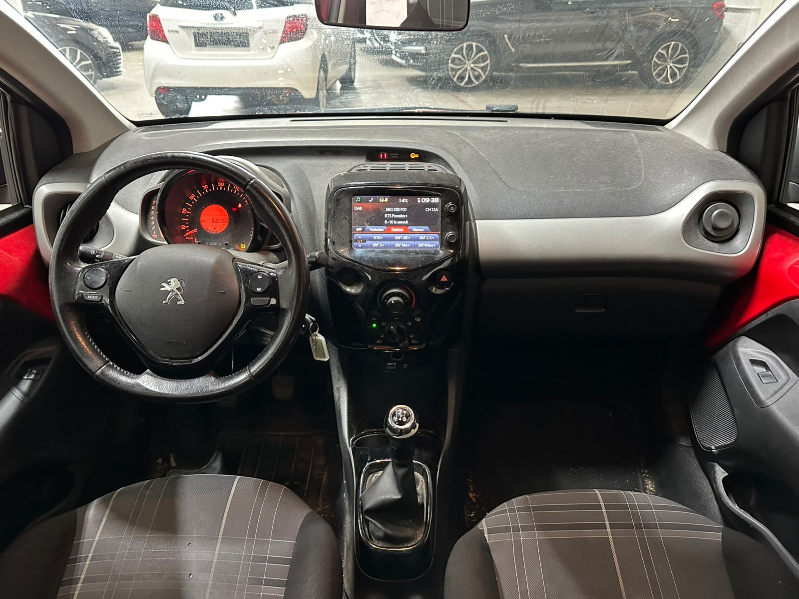 PEUGEOT 108 1.2 VTi Allure-image-7