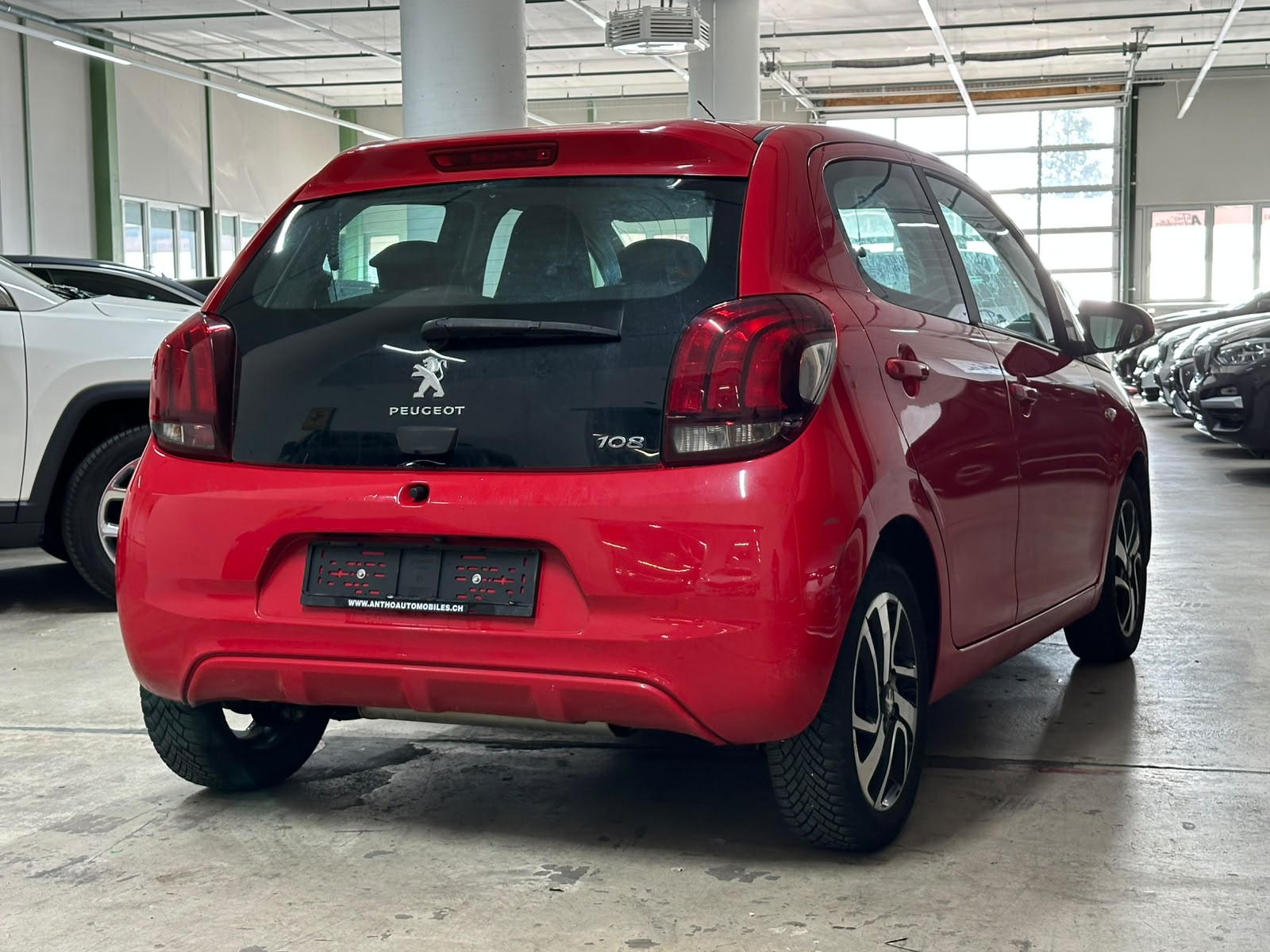 PEUGEOT 108 1.2 VTi Allure-image-5