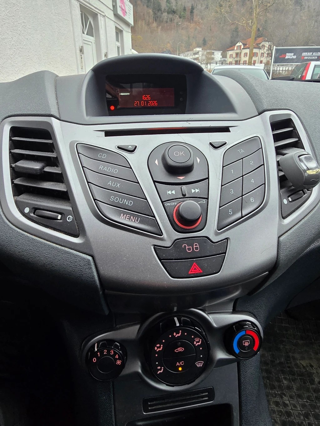FORD Fiesta 1.25 16V Ambiente-image-7