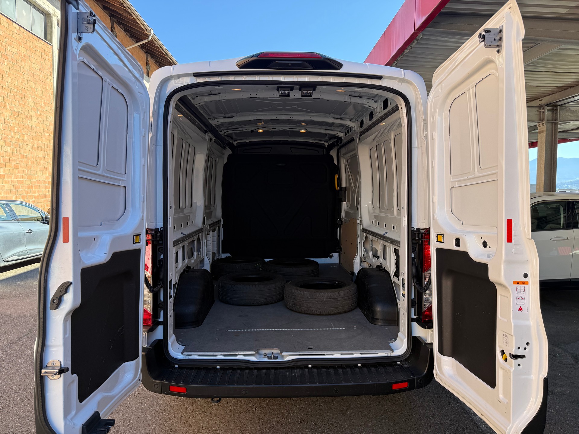 FORD Transit Van 350 L3 Trend 2.0 TDCi 130 FWD A-image-9