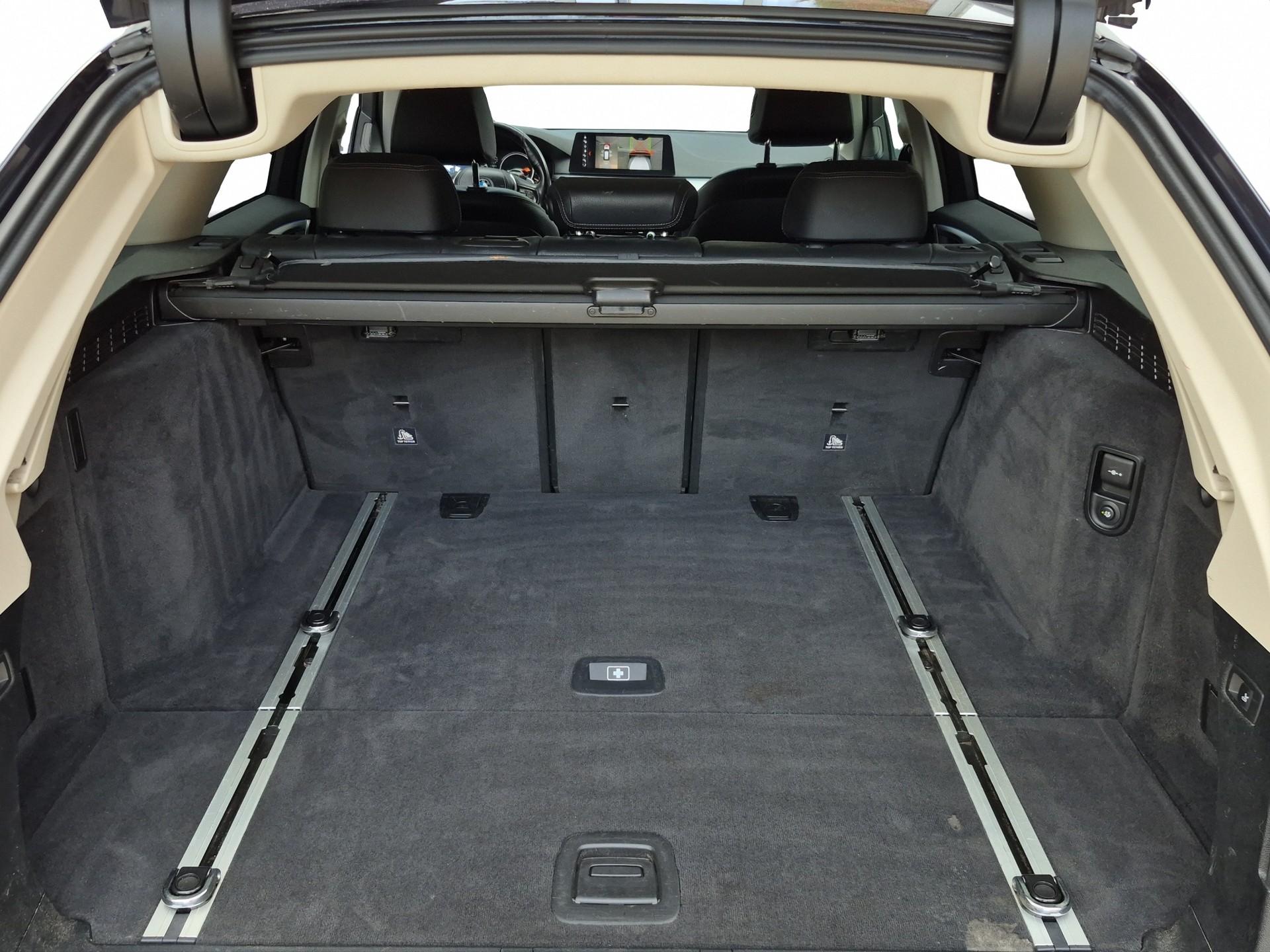 BMW 530d xDrive Steptronic *MEGA Ausstattung, Anhängerkupplung, HarmanKardon, 360°, CarPlay*-image-12