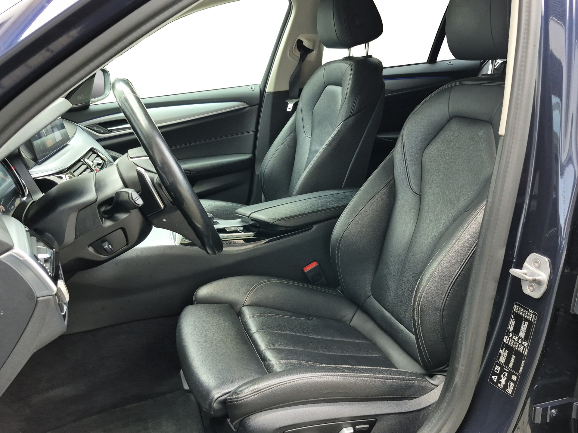 BMW 530d xDrive Steptronic *MEGA Ausstattung, Anhängerkupplung, HarmanKardon, 360°, CarPlay*-image-10