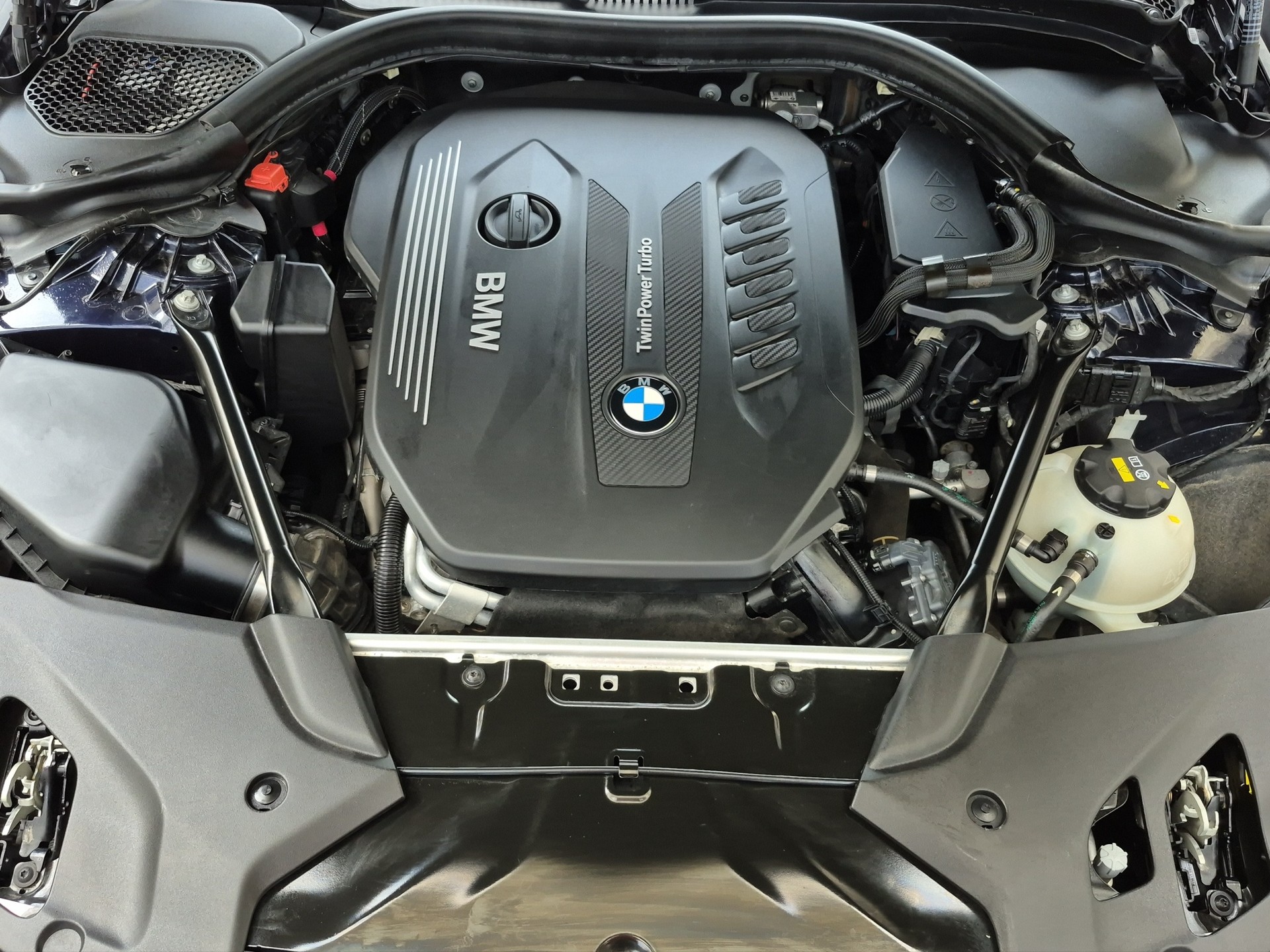 BMW 530d xDrive Steptronic *MEGA Ausstattung, Anhängerkupplung, HarmanKardon, 360°, CarPlay*-image-14