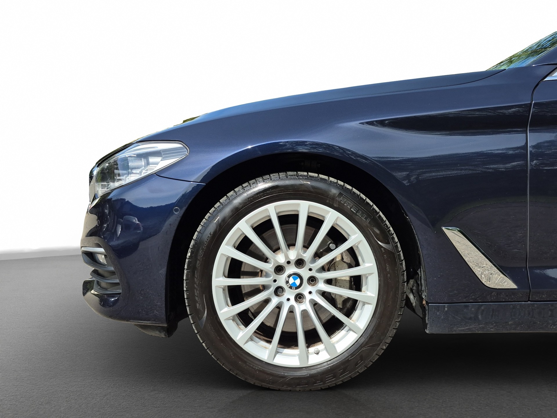 BMW 530d xDrive Steptronic *MEGA Ausstattung, Anhängerkupplung, HarmanKardon, 360°, CarPlay*-image-3