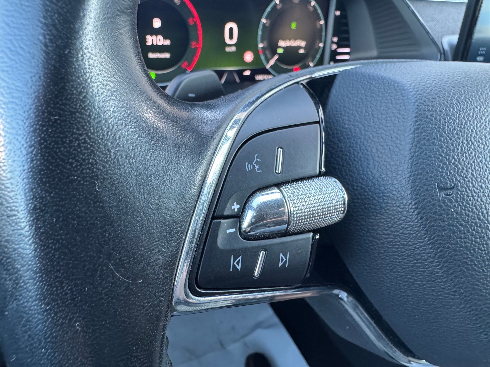 SKODA Octavia Combi 2.0 TDI DSG Scout 4x4-image-26