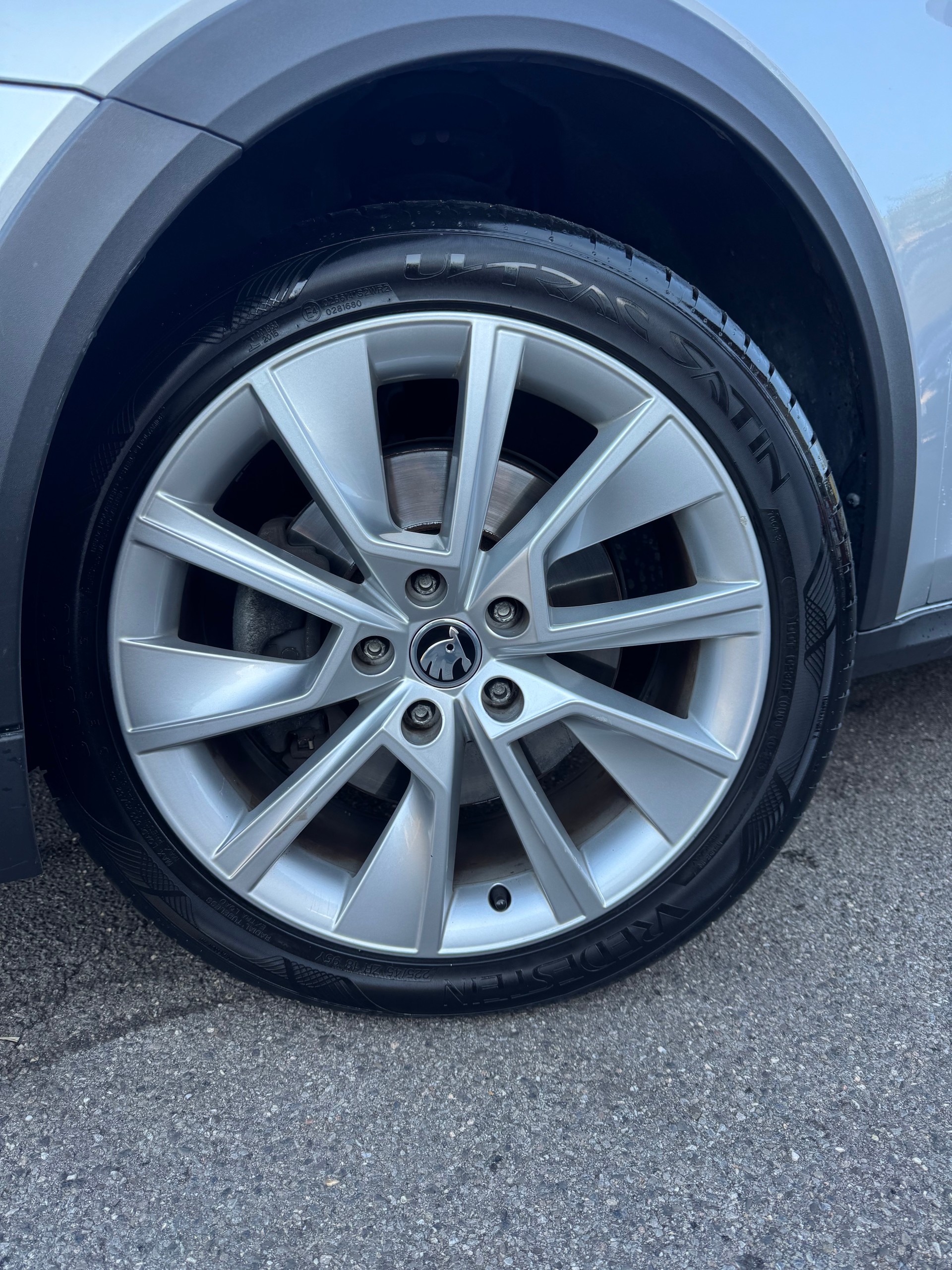 SKODA Octavia Combi 2.0 TDI DSG Scout 4x4-image-1