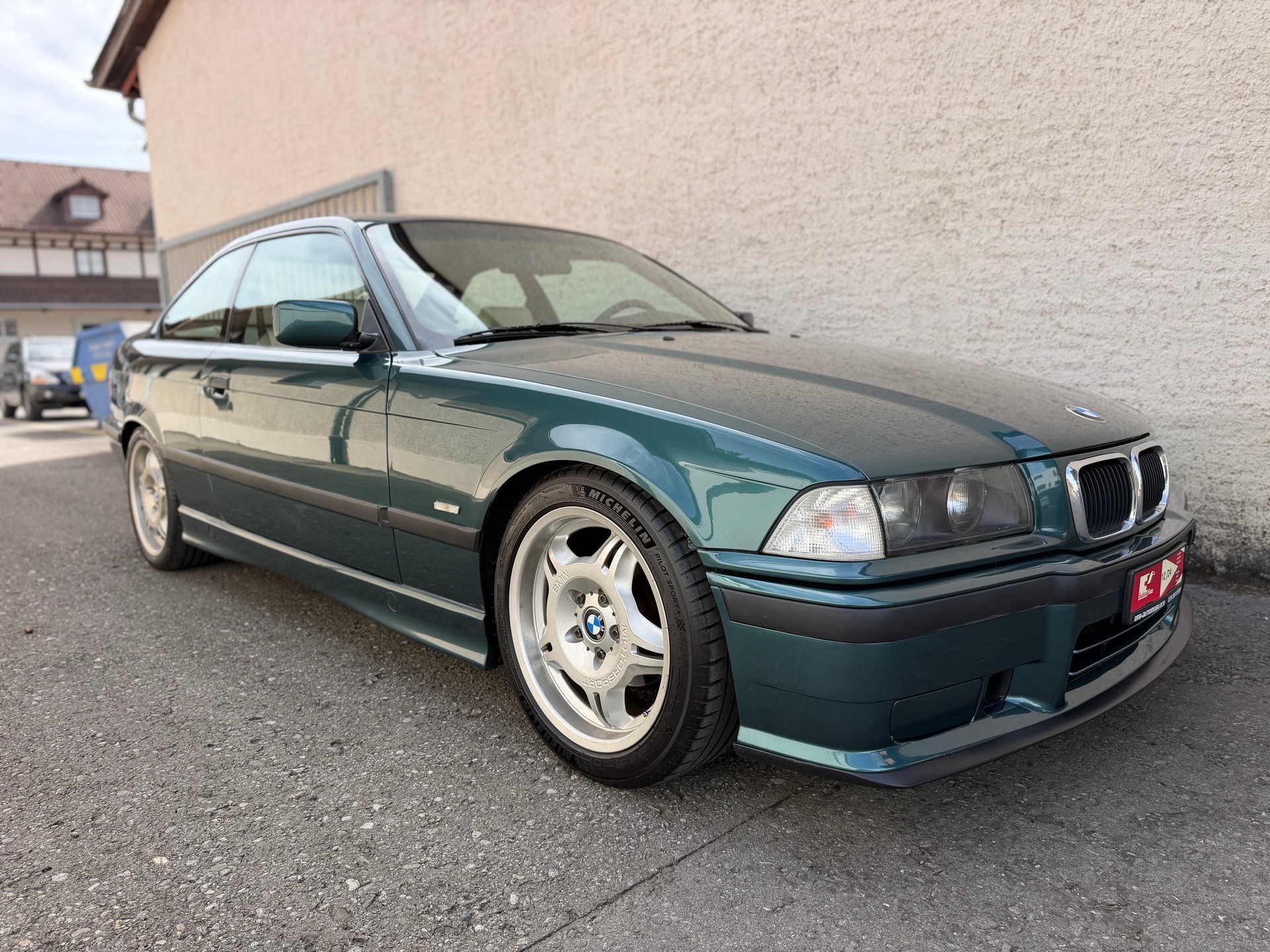 BMW 316i Coupe-image-1