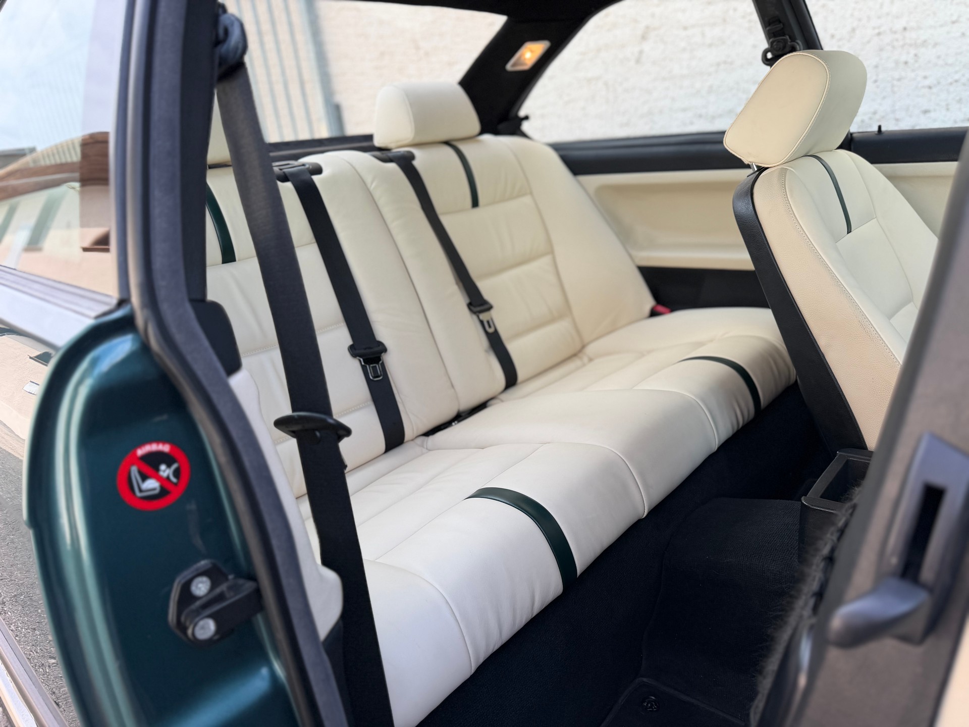 BMW 316i Coupe-image-18