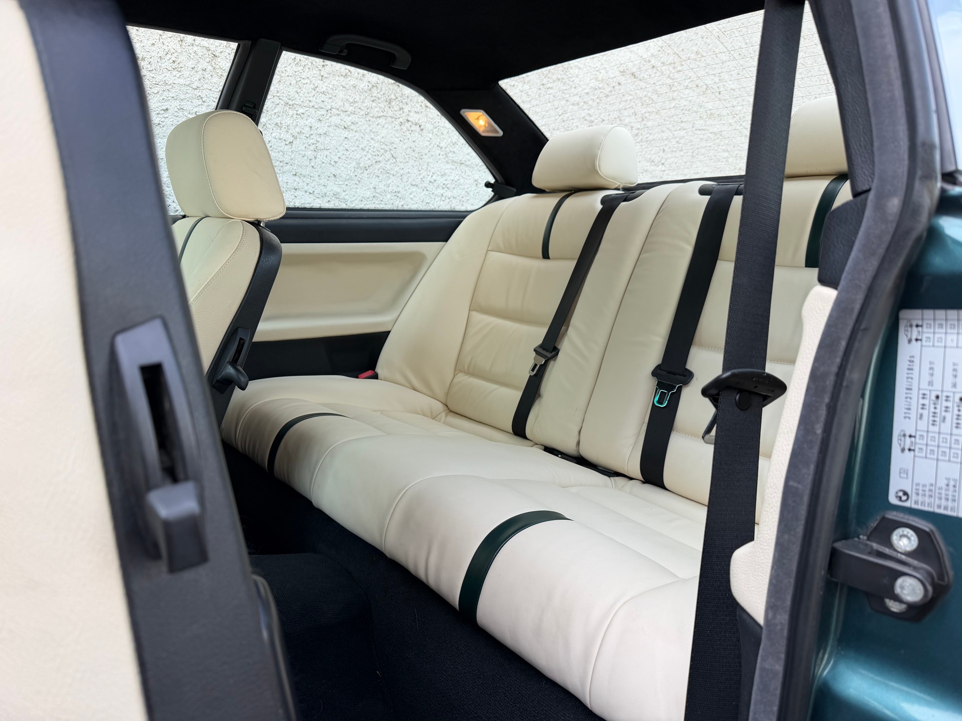 BMW 316i Coupe-image-14