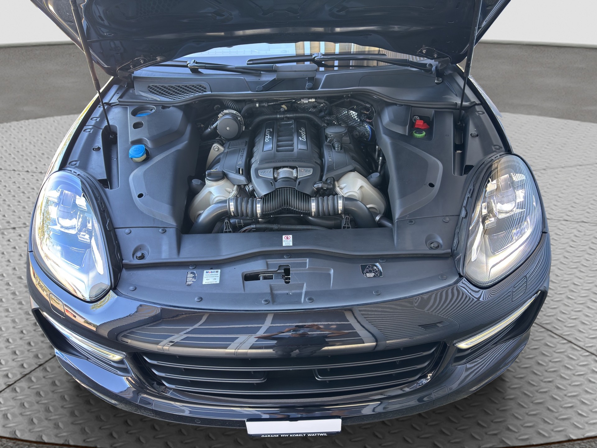 PORSCHE Cayenne Turbo-image-25