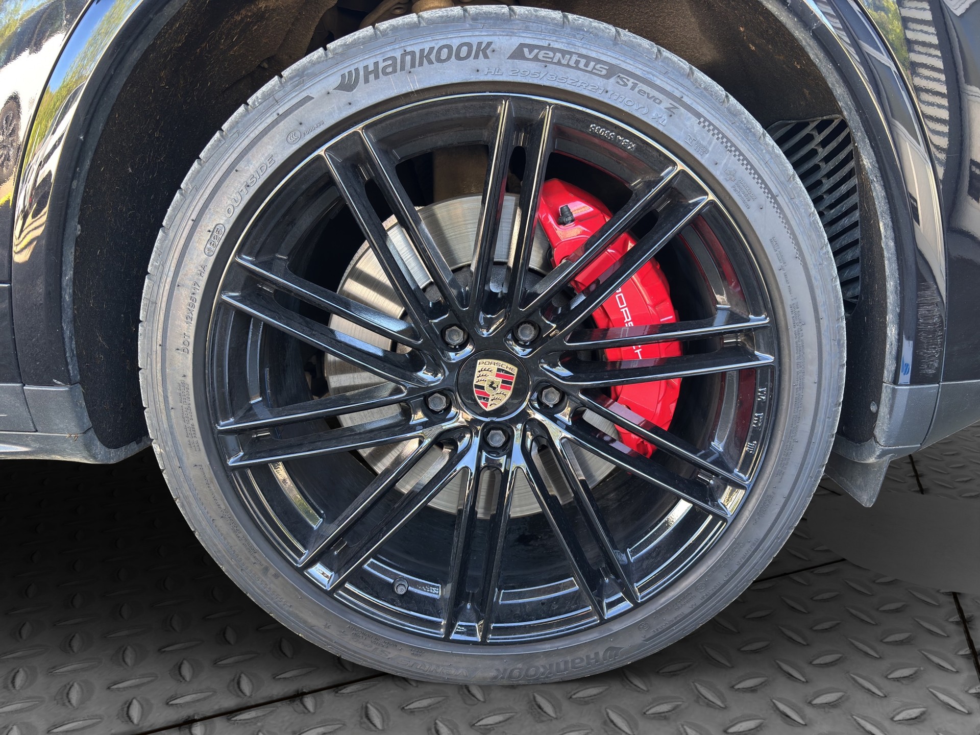 PORSCHE Cayenne Turbo-image-24